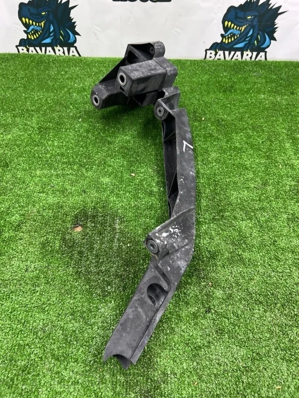 Кронштейн фары левой Audi q3 2013 8U0805607A 8UB CCZ