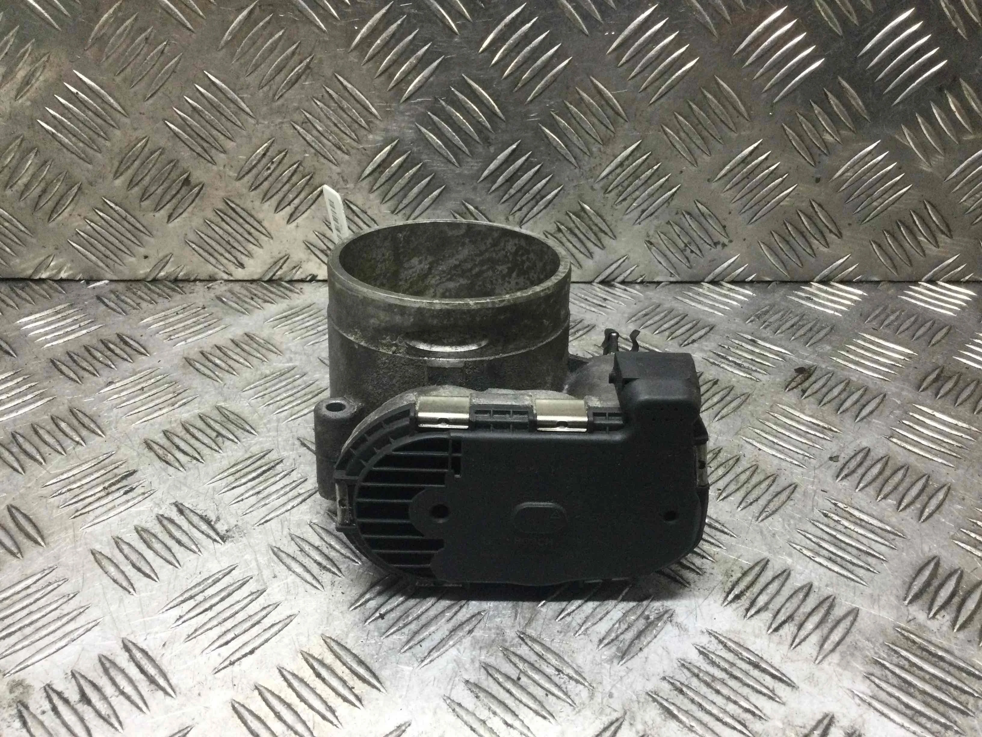 Заслонка дроссельная Porsche Cayenne 955 (2002-2007) бензин 4.5  Автомат