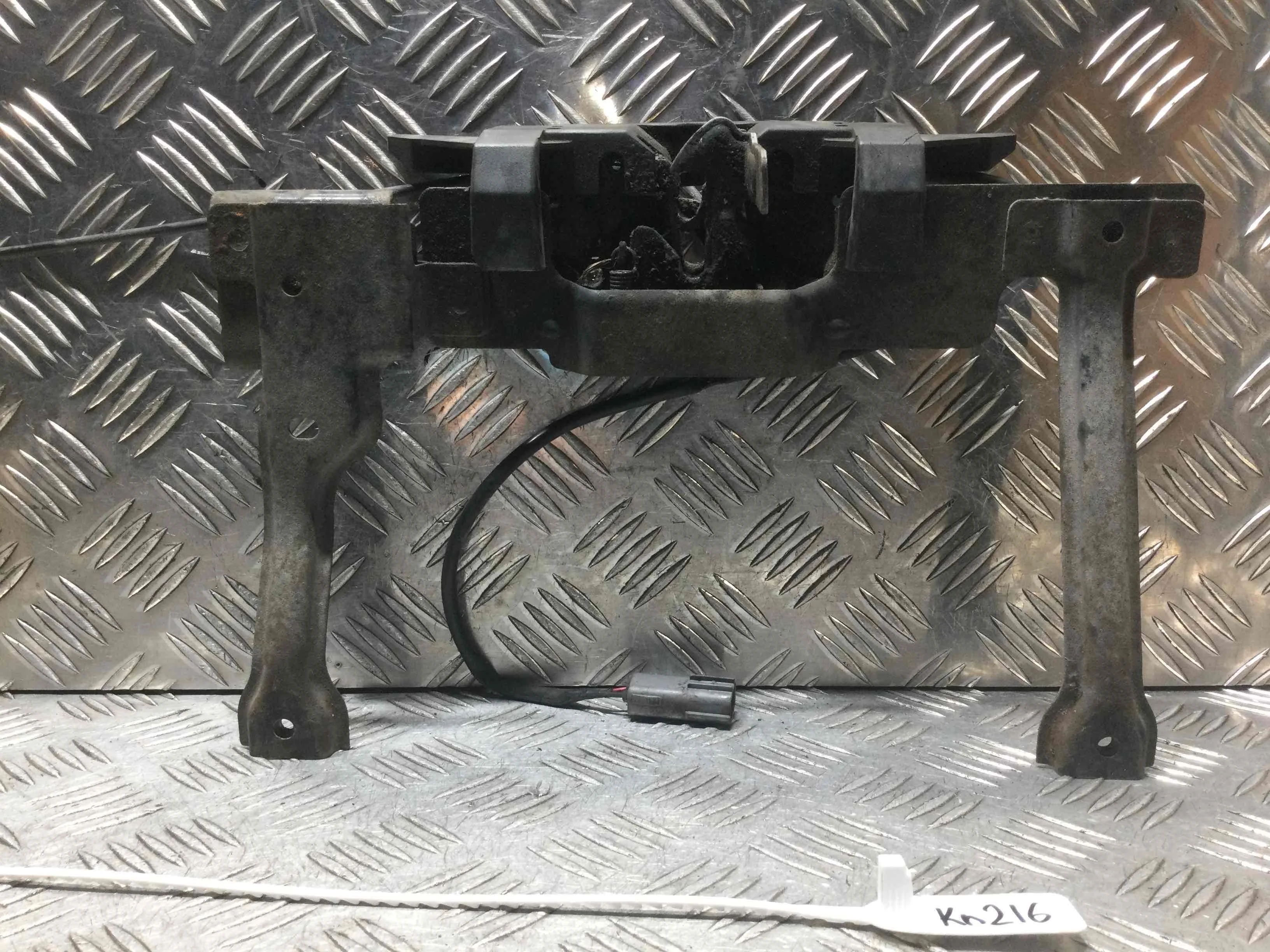 Замок капота Mazda 6 6 II (GH) 2007 - 2012 дизель 2.2  Механика Х/б