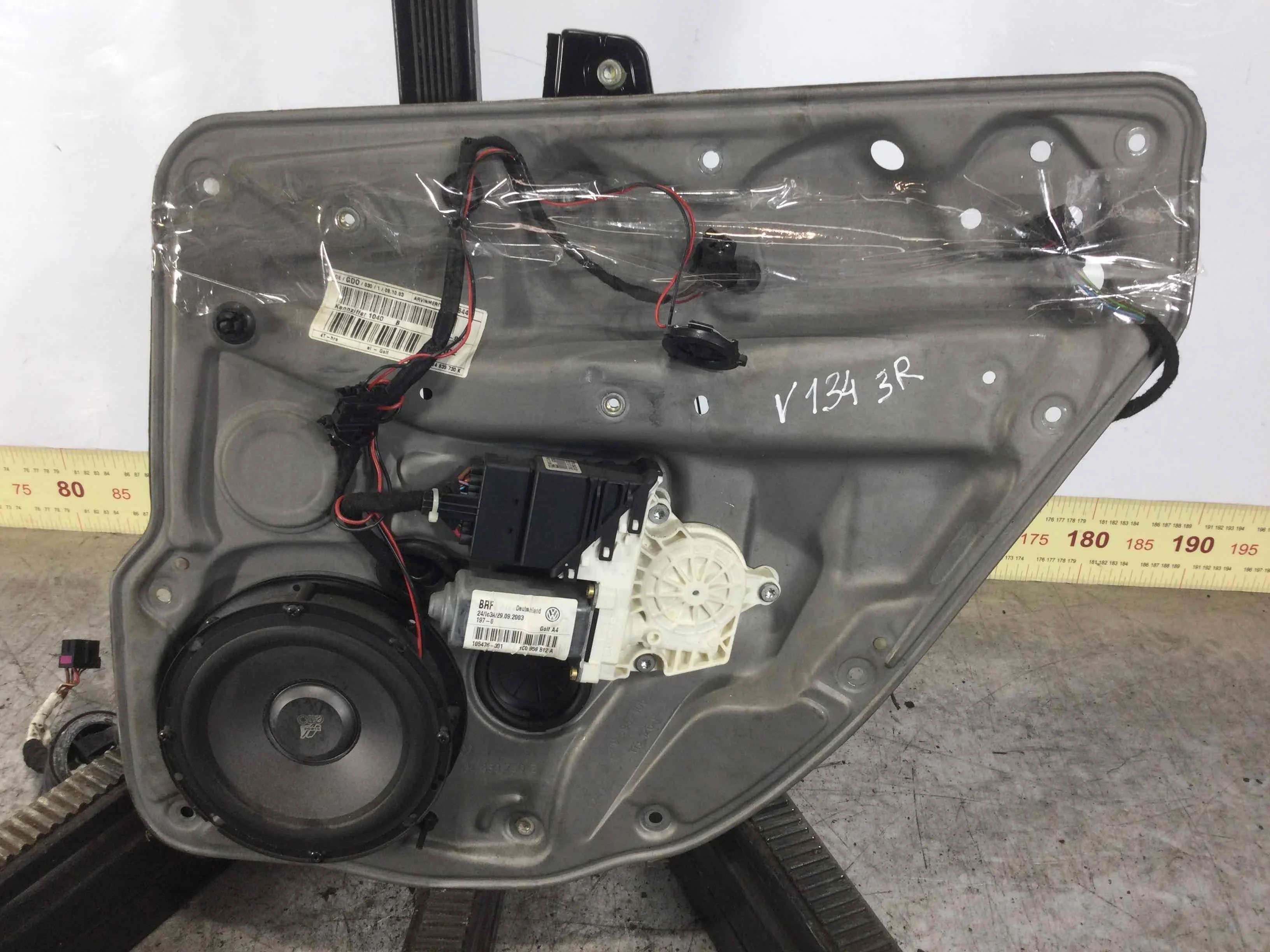 Стеклоподъемник электрический задний правый Volkswagen Bora Bora (1J) 1998 - 2005 дизель 1.9 TDI Механика Универсал