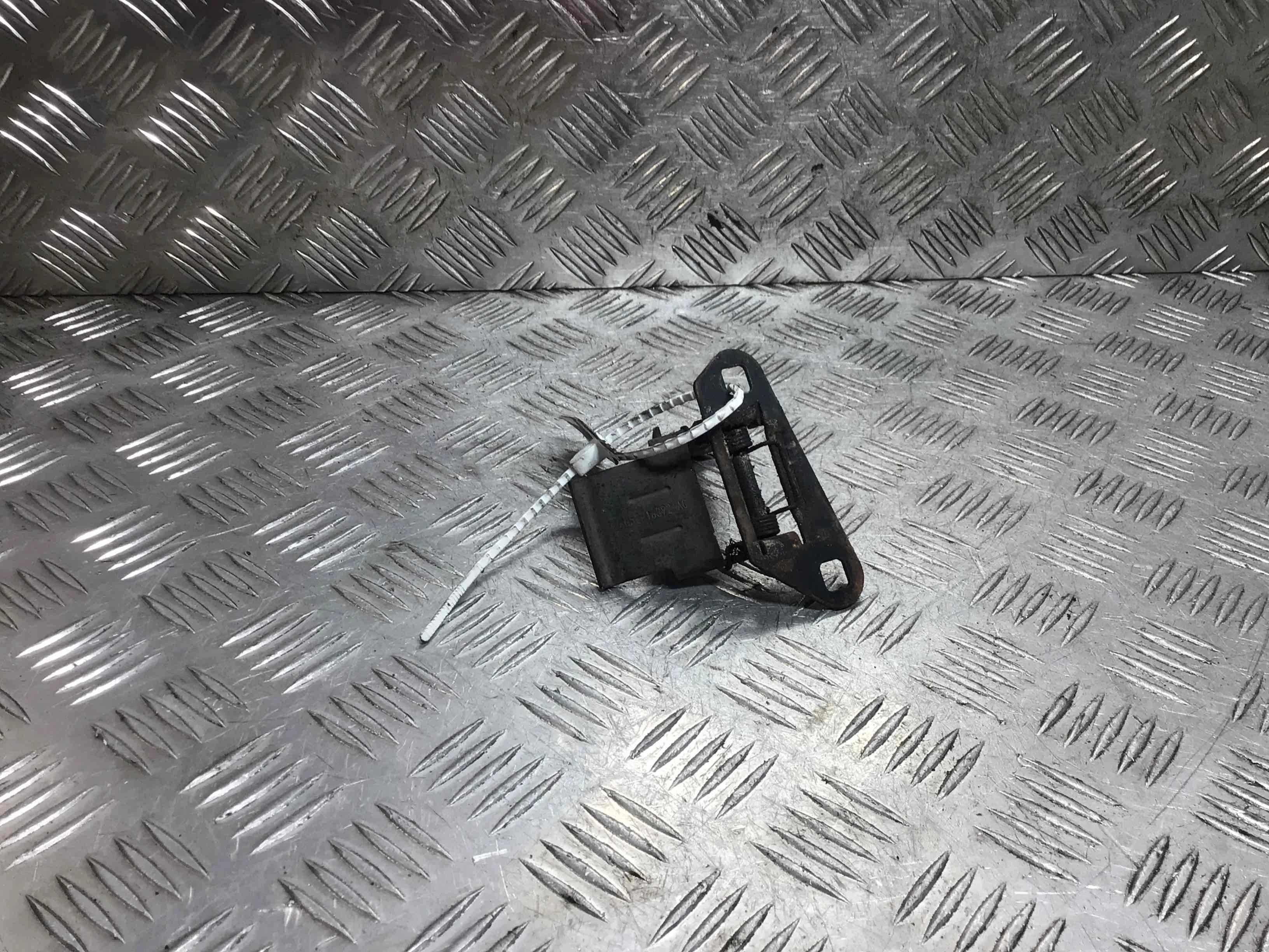 Замок капота Land Rover Freelander 2 поколение (2006-2010) дизель 2.2 TD Механика Внедорожник