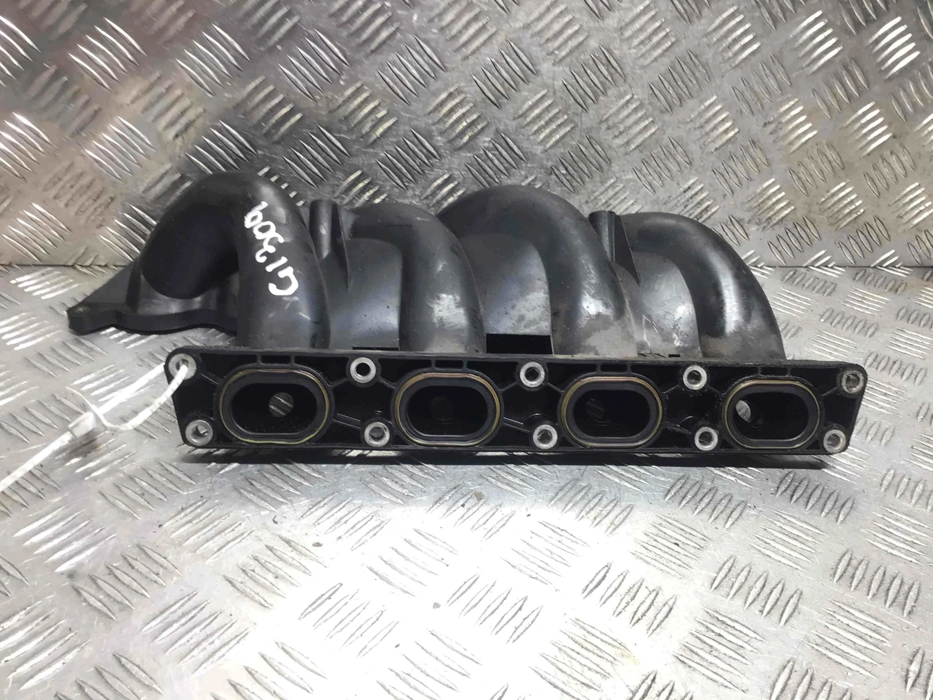 Коллектор впускной Audi A3 8L (1996-2000) бензин 1.8 i Механика Х/б