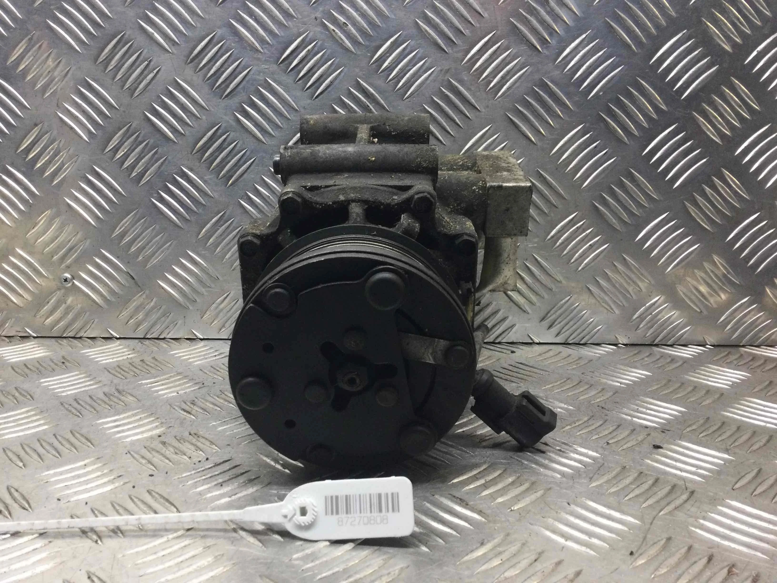 Компрессор кондиционера Ford Fiesta 5 поколение (2001-2007) бензин 1.4 i Механика Х/б