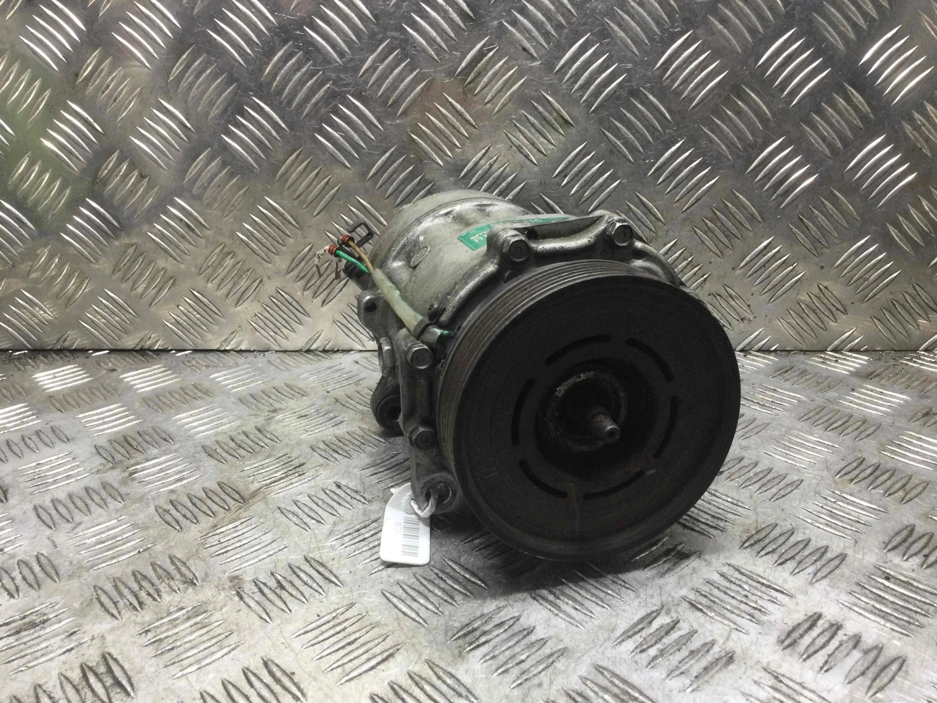 Компрессор кондиционера Volkswagen Golf 4 поколение (1997-2004) бензин 1.6 i Механика 3-дв, х/б