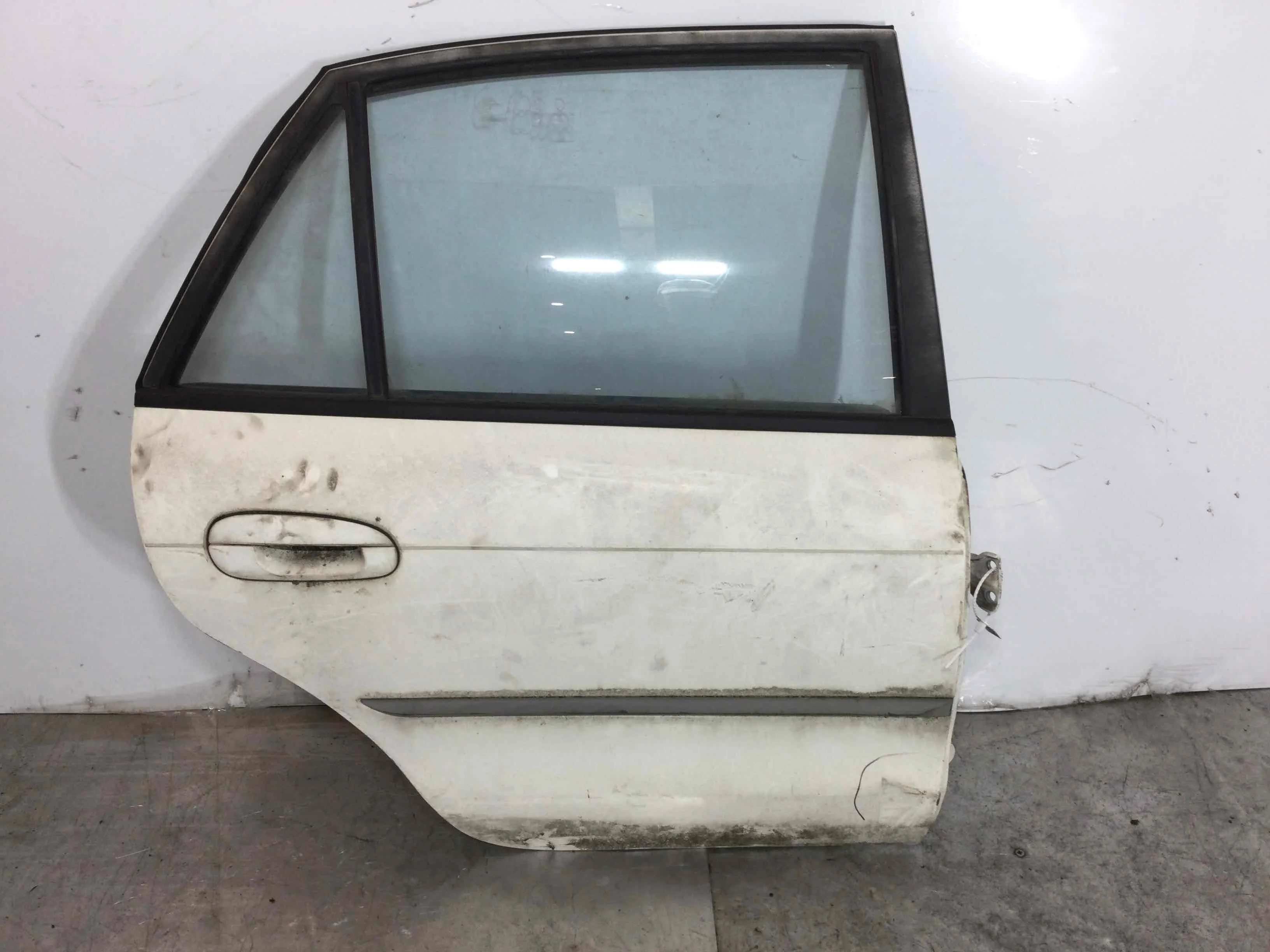 Дверь задняя правая Mitsubishi Galant Galant VII (E5,E7,E8) 1992 - 1998 бензин 1.8 i Механика Лифтбэк