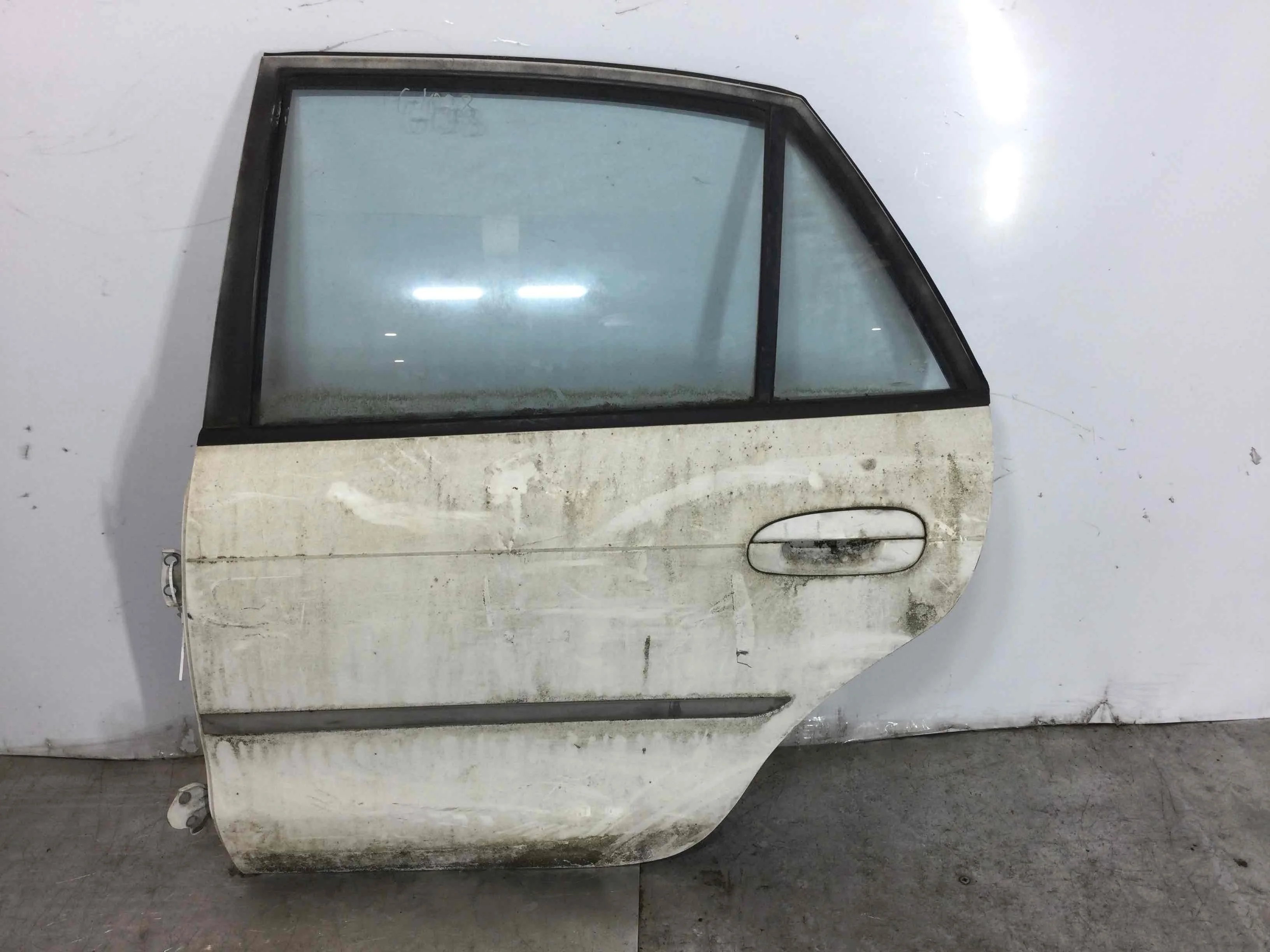 Дверь задняя левая Mitsubishi Galant Galant VII (E5,E7,E8) 1992 - 1998 бензин 1.8 i Механика Лифтбэк