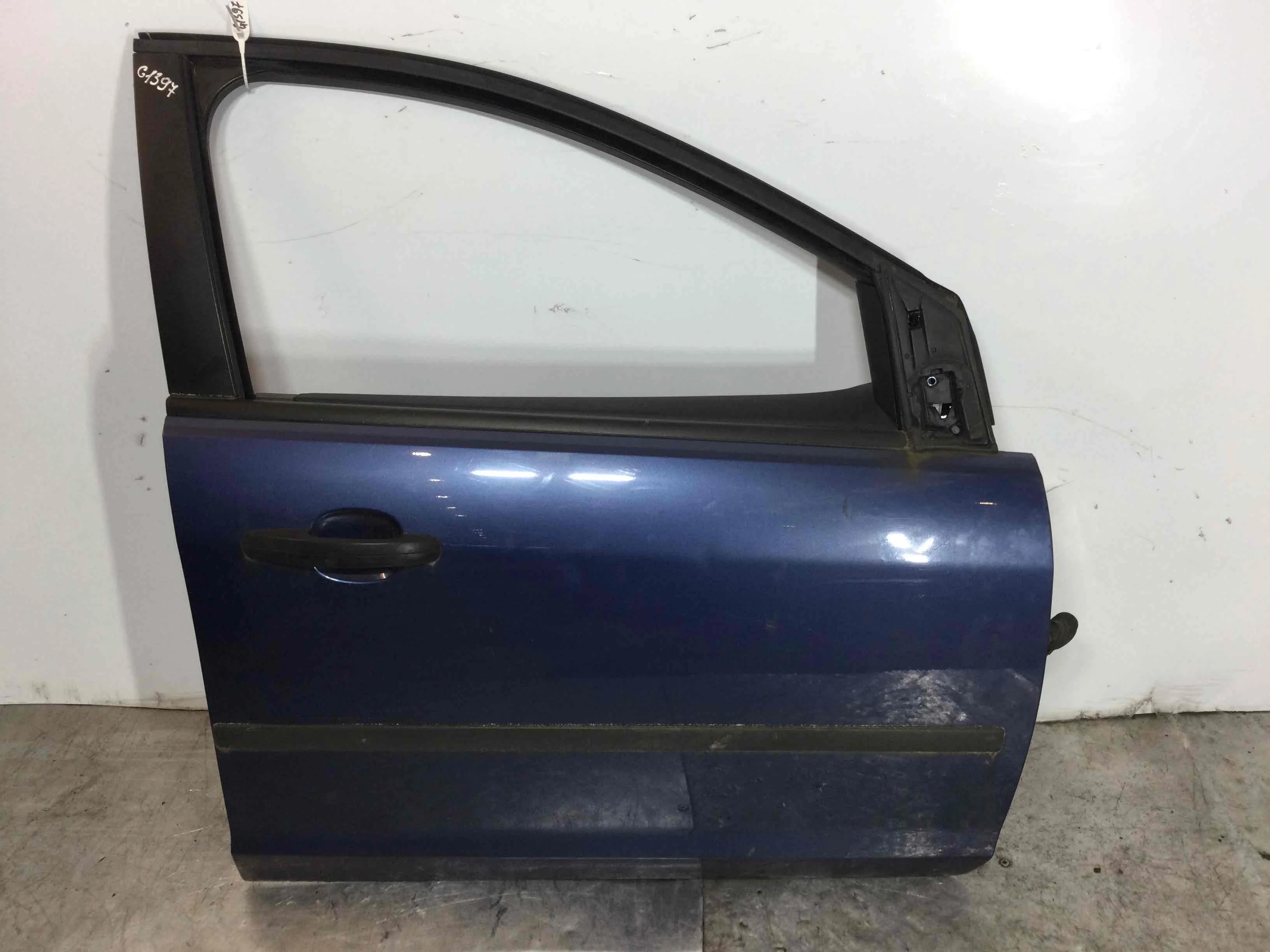 Дверь передняя правая Ford Focus 1 поколение [рестайлинг] (2001-2005) бензин 1.6 i Механика Универсал