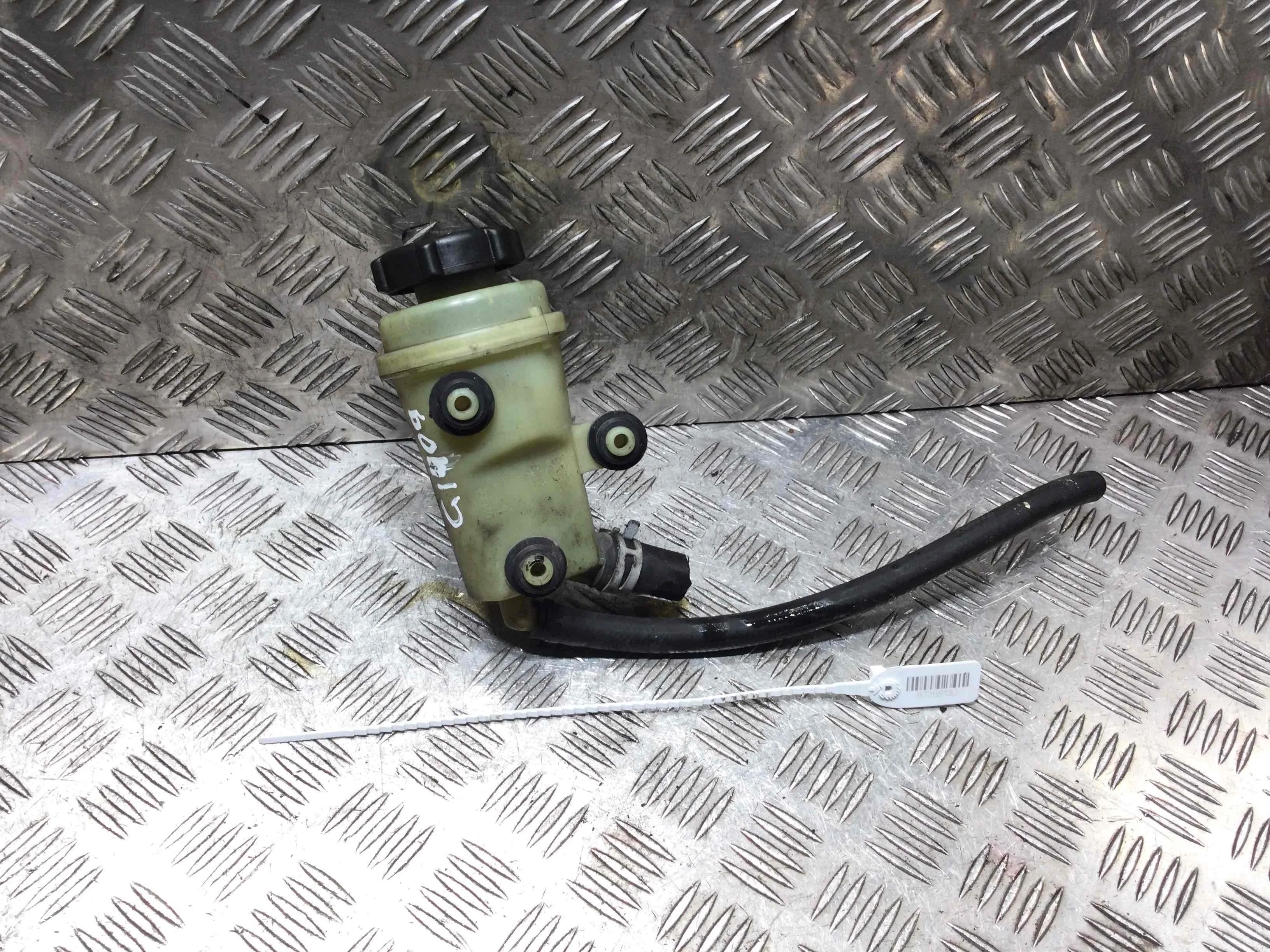 Бачок гидроусилителя Ford Focus 1 поколение [рестайлинг] (2001-2005) бензин 1.4 i Механика Универсал