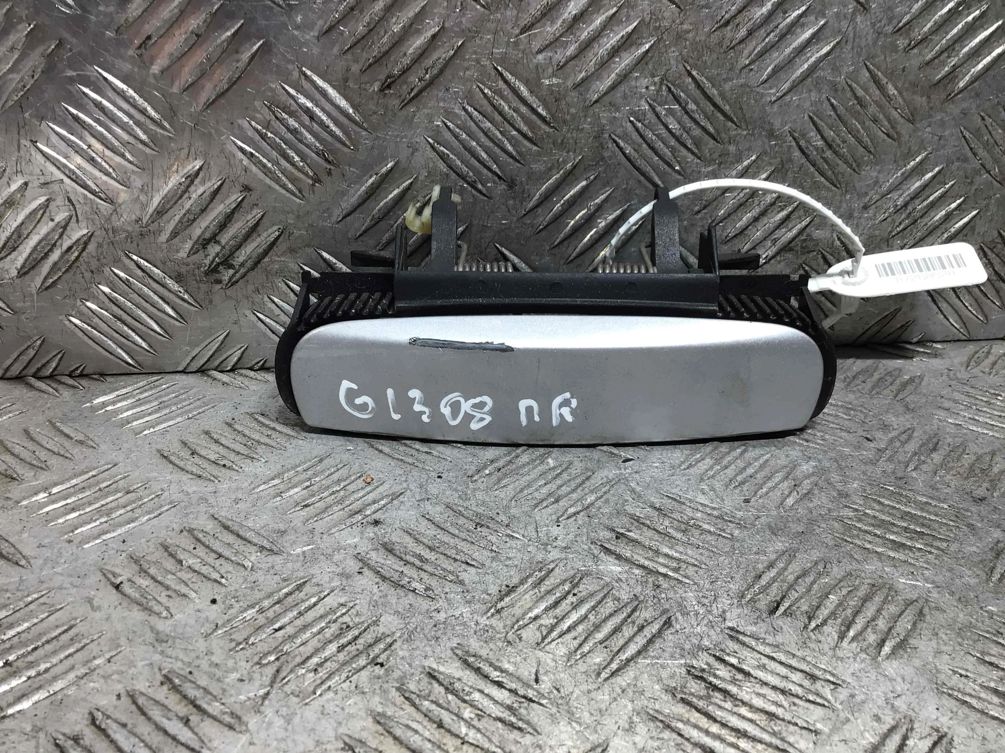 Ручка наружная передняя правая Audi A4 B6 (2000-2005) бензин 1.8 T Механика Универсал