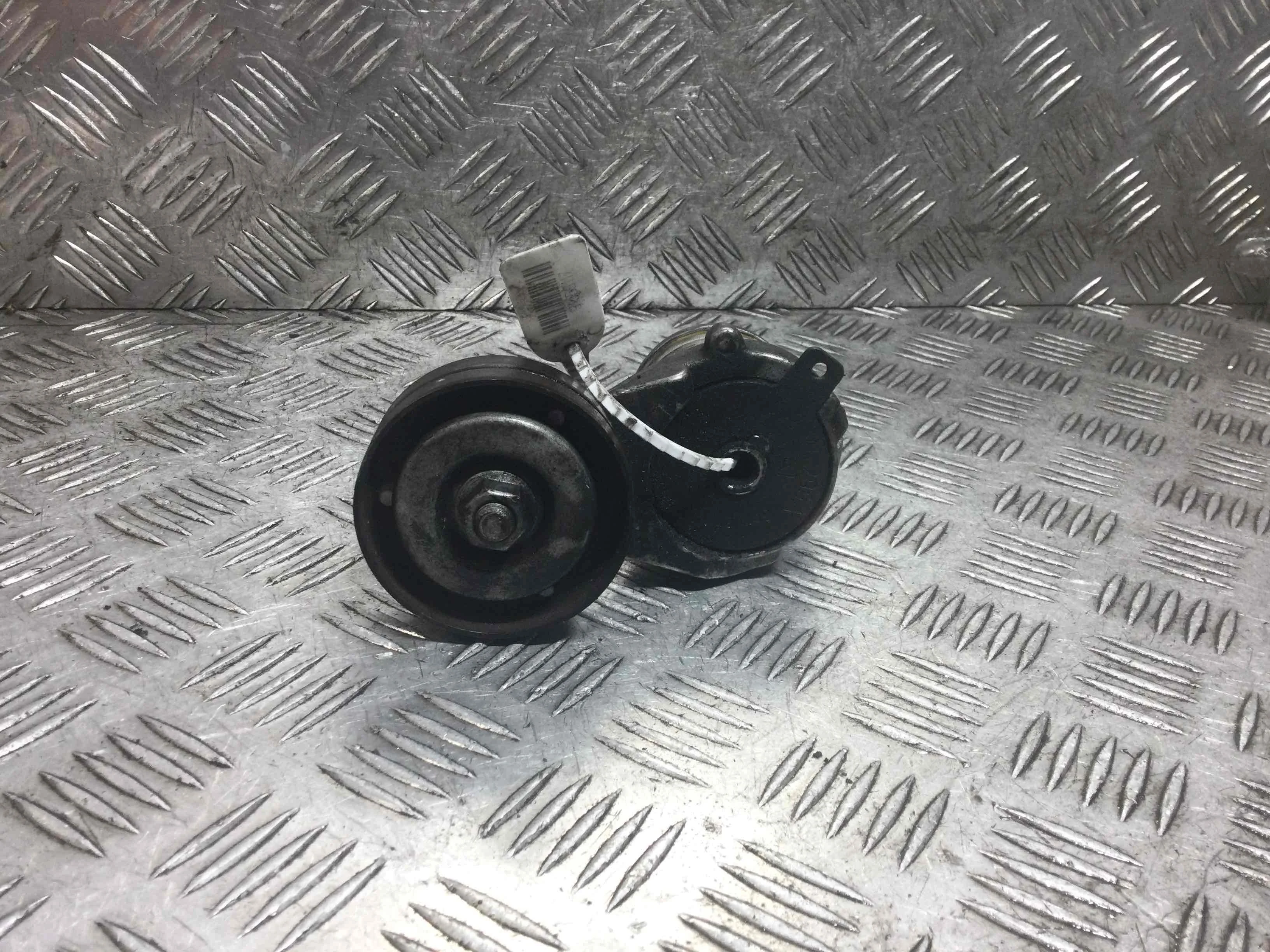 Натяжитель ремня генератора Volkswagen Golf 4 поколение (1997-2004) бензин 1.4 i Механика Х/б