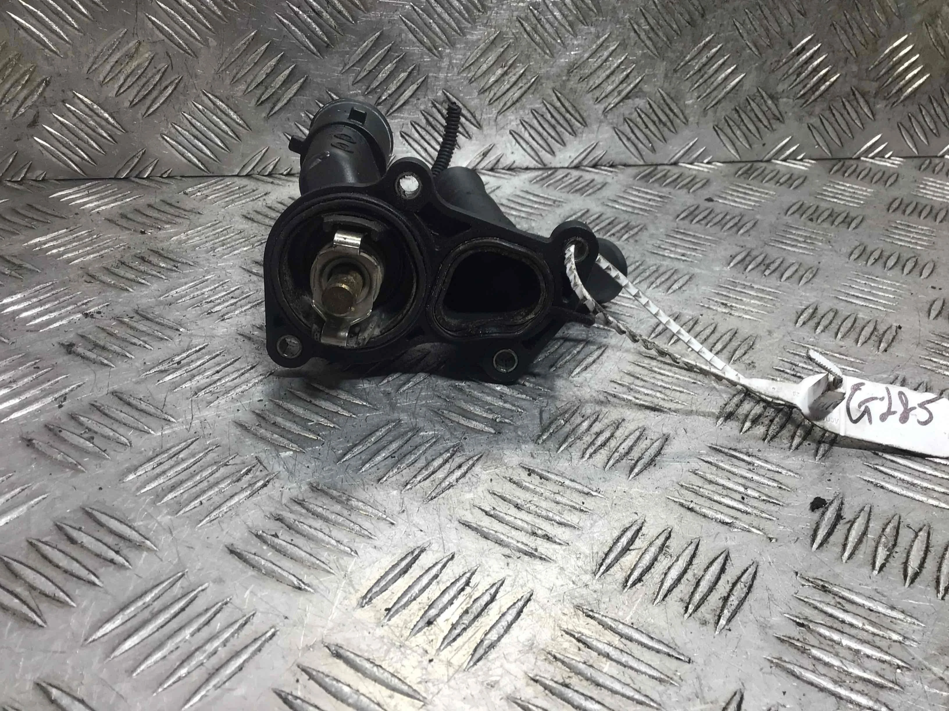 Корпус термостата Ford Focus 2 поколение (2005-2008) бензин 1.6 i Механика Седан