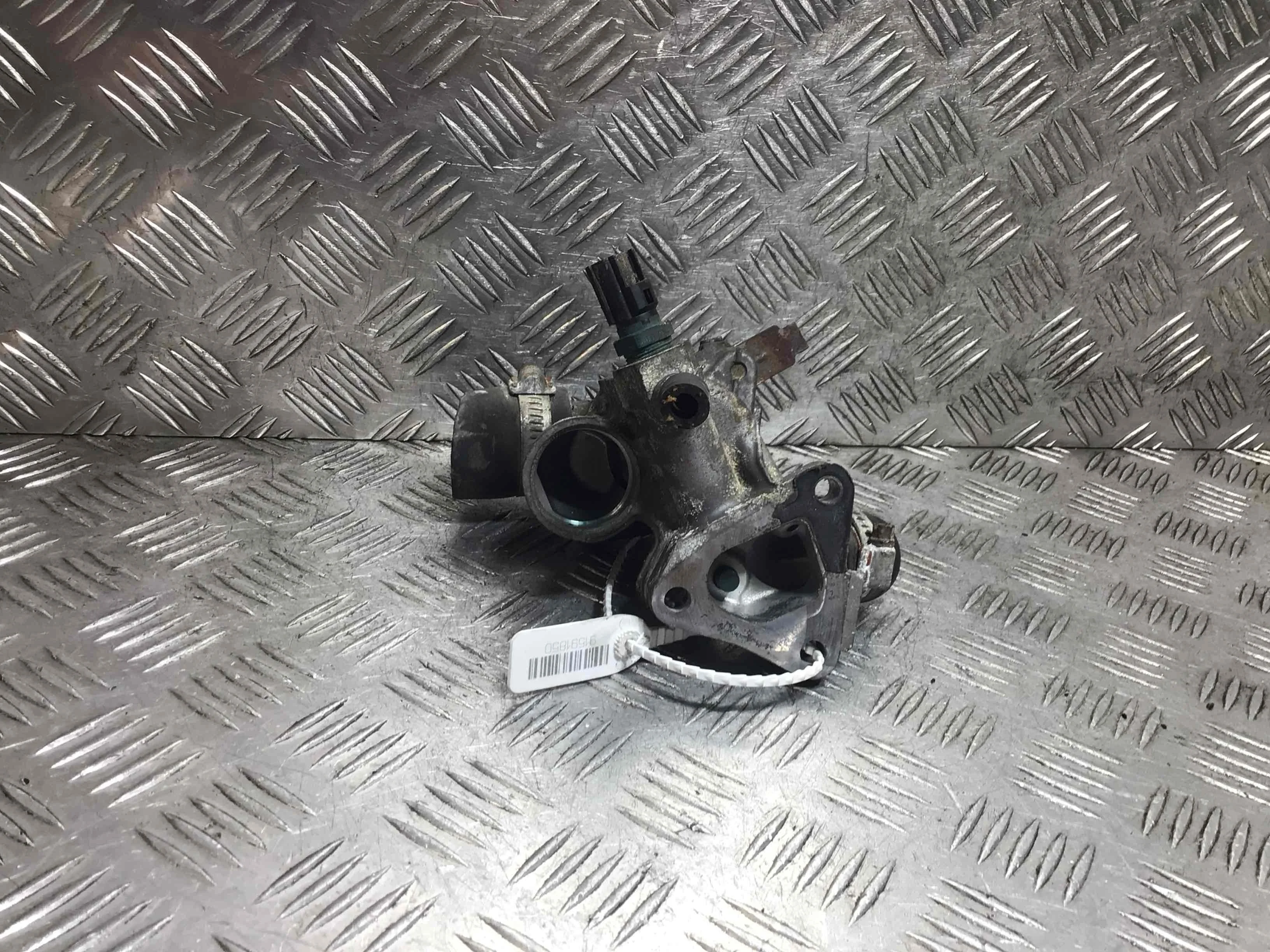 Корпус термостата Mitsubishi Space Star 1 поколение (1998-2002) бензин 1.6 i Механика Минивэн