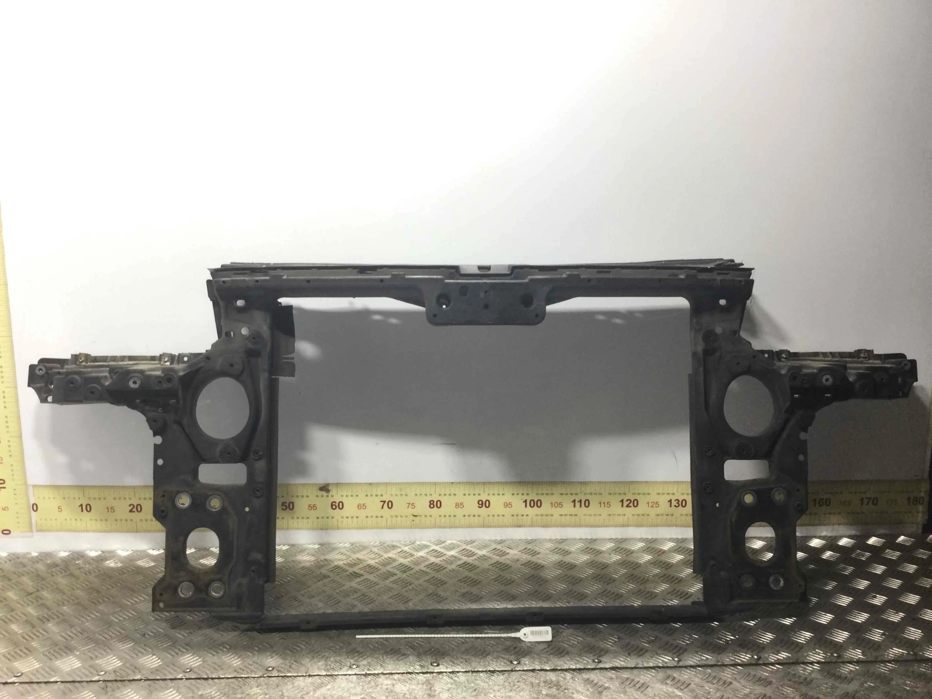 Передняя панель крепления облицовки (телевизор) Volkswagen Touareg 1 поколение 2002-2007 дизель 3.0 TDI Автомат Внедорожник