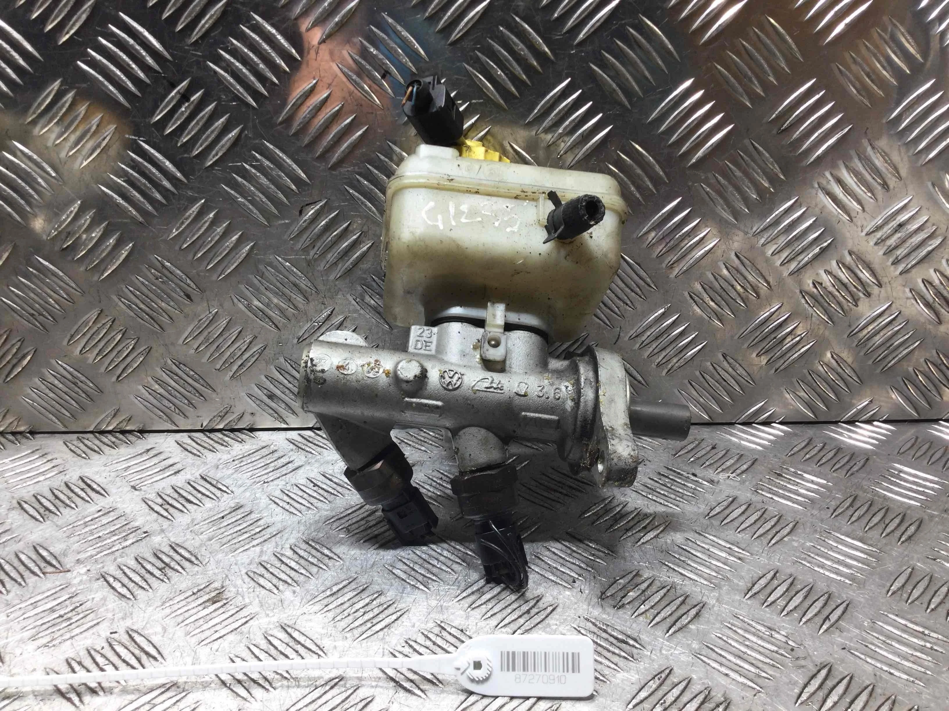 Цилиндр тормозной главный Volkswagen Bora Bora (1J) 1998 - 2005 бензин 2.3 i Механика Универсал