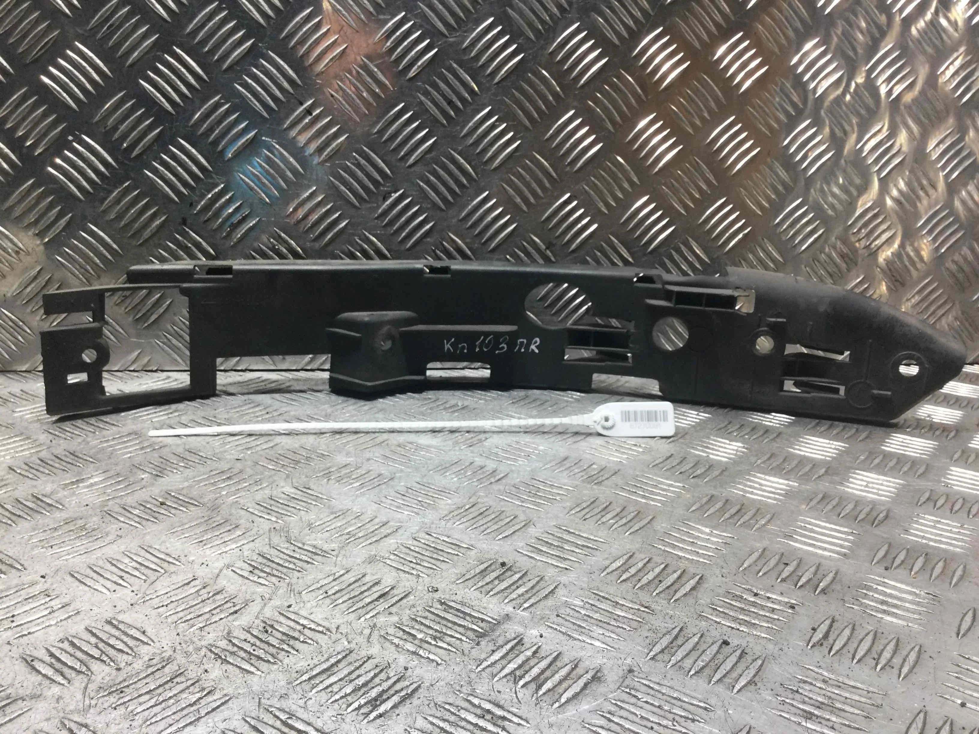 Кронштейн бампера переднего Volkswagen Touareg 1 поколение 2002-2007 дизель 2.5