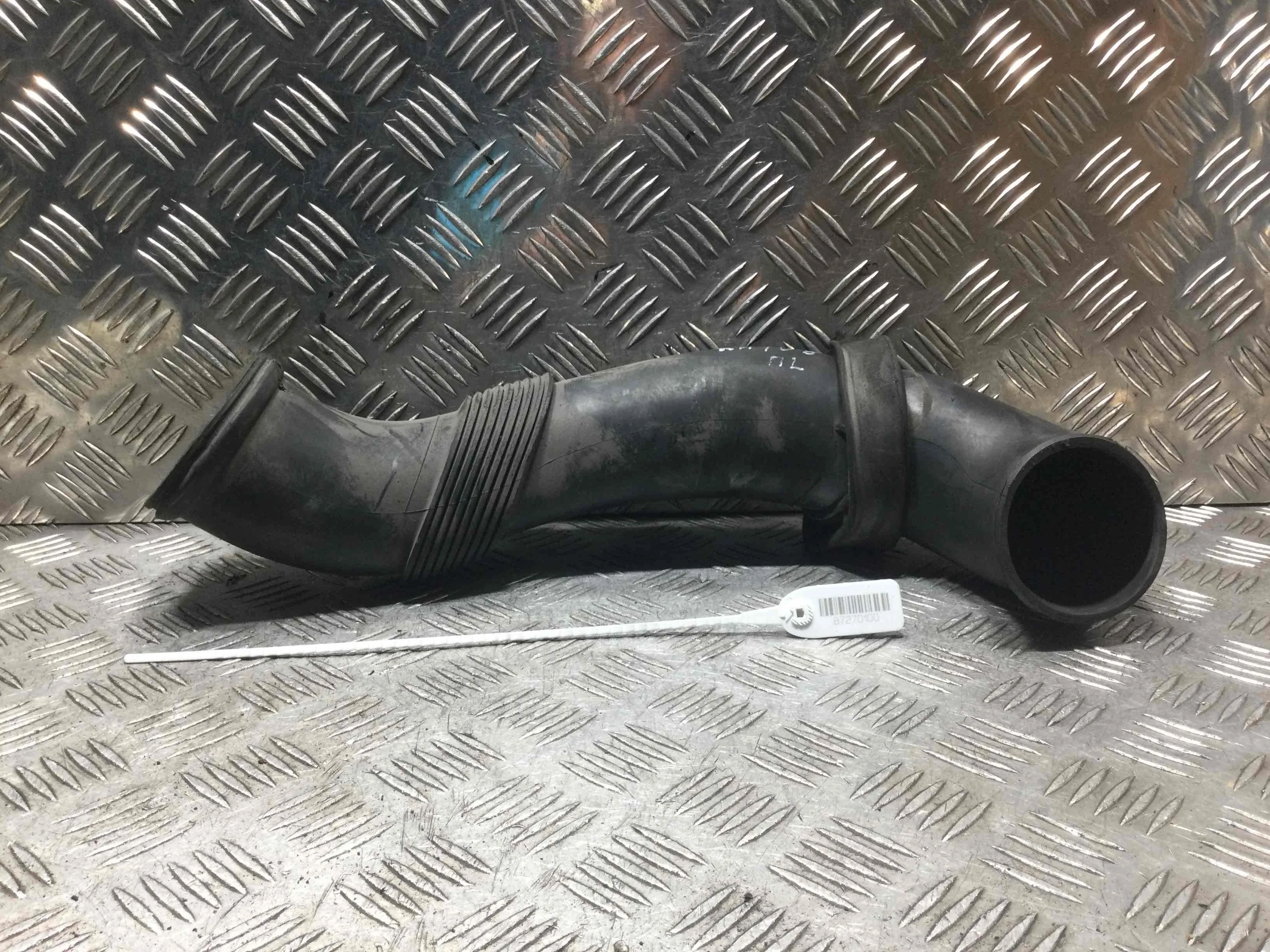 Патрубок воздушного фильтра Volkswagen Touareg 1 поколение 2002-2007 дизель 2.5