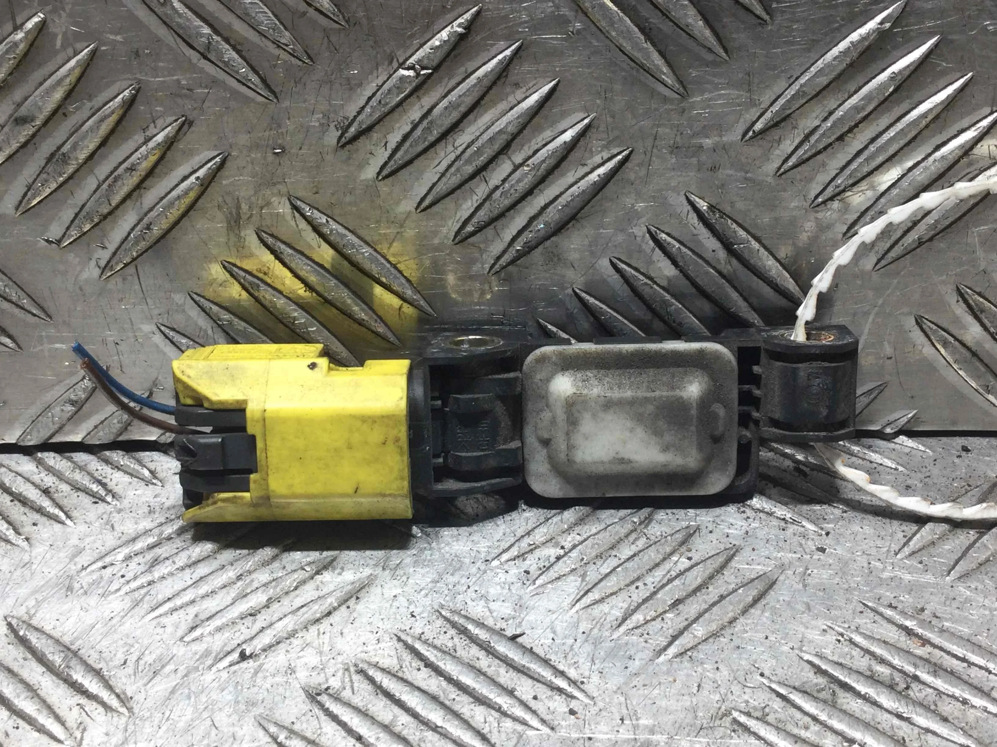 Датчик удара Volkswagen Touareg 1 поколение 2002-2007 дизель 2.5