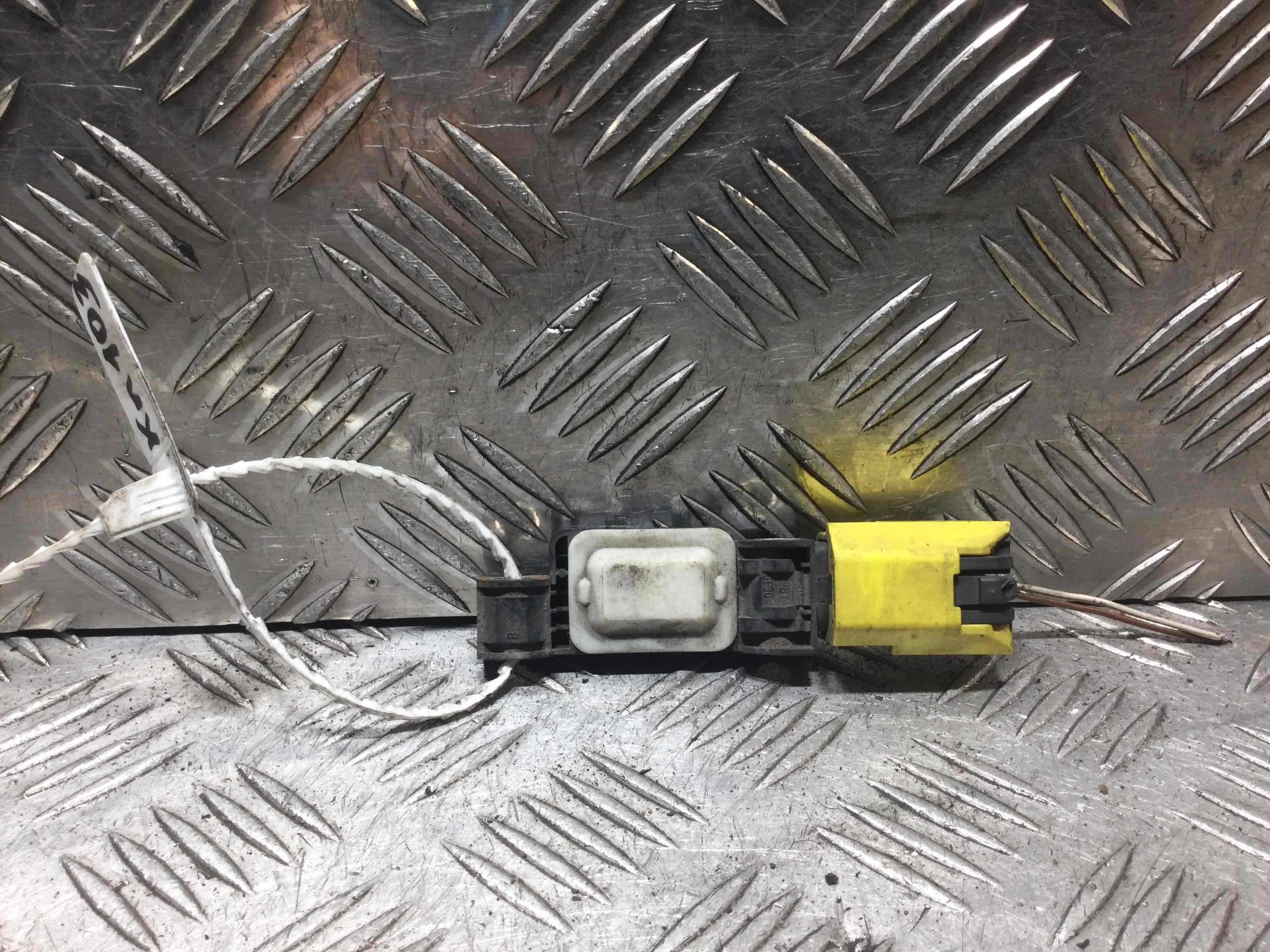 Датчик удара Volkswagen Touareg 1 поколение 2002-2007 дизель 2.5