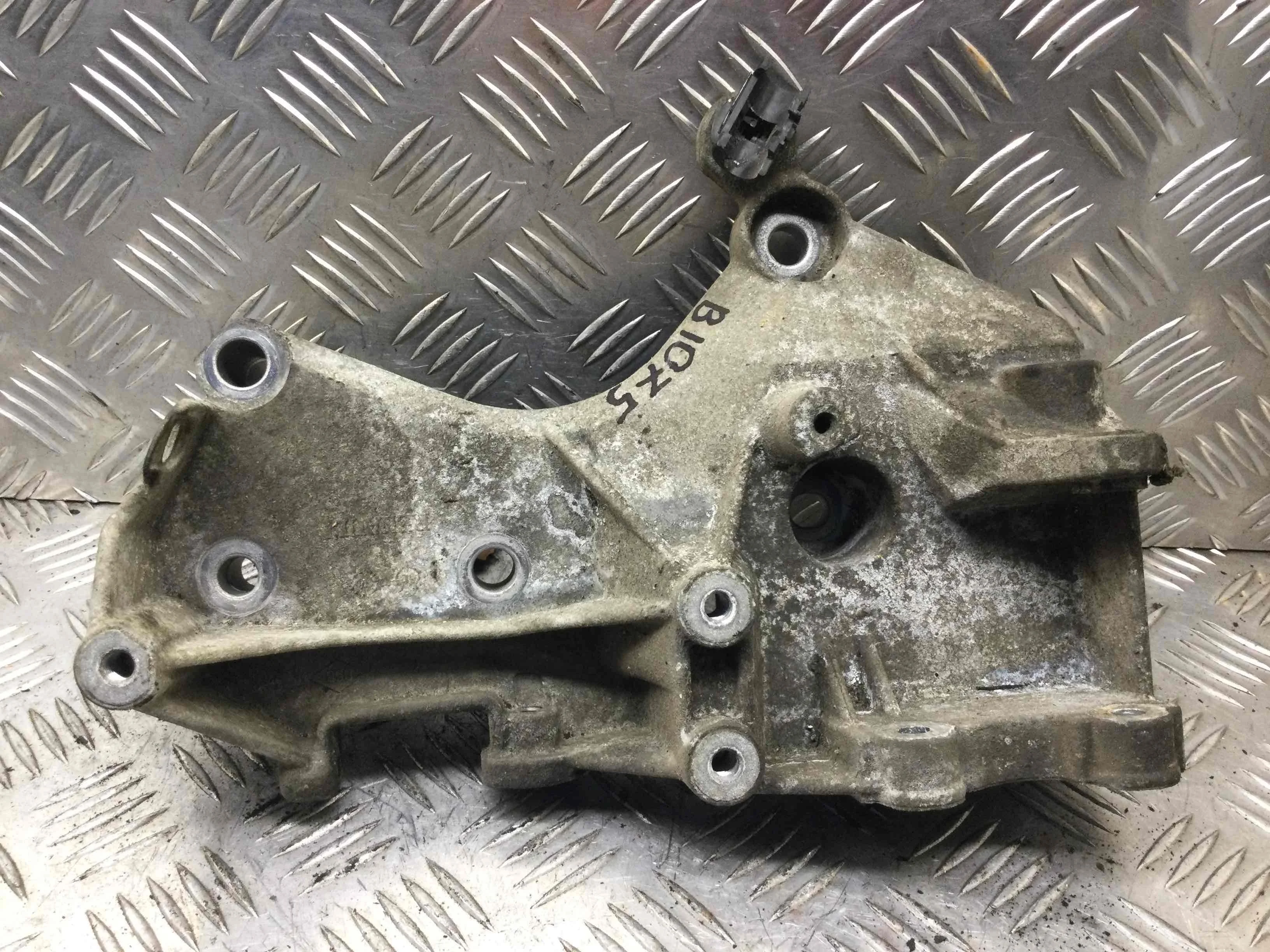 Кронштейн генератора Renault Clio 2 поколение (1998-2001) бензин 1.4 i Механика Седан