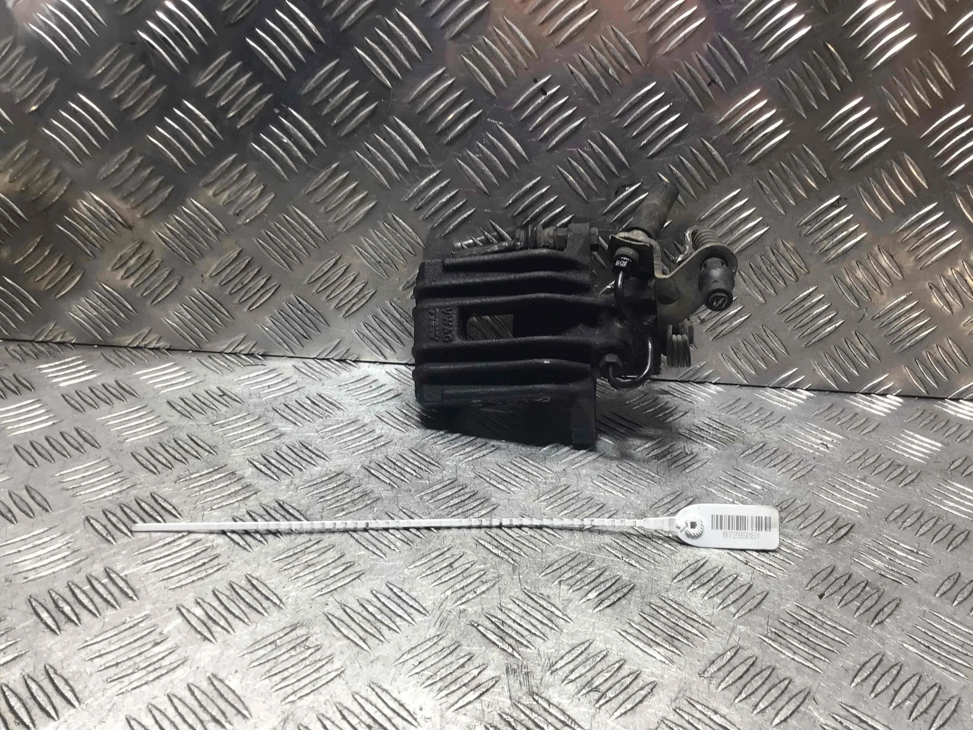 Суппорт задний левый Volkswagen Golf 5 поколение (2004-2009) бензин 1.4 i Механика Х/б