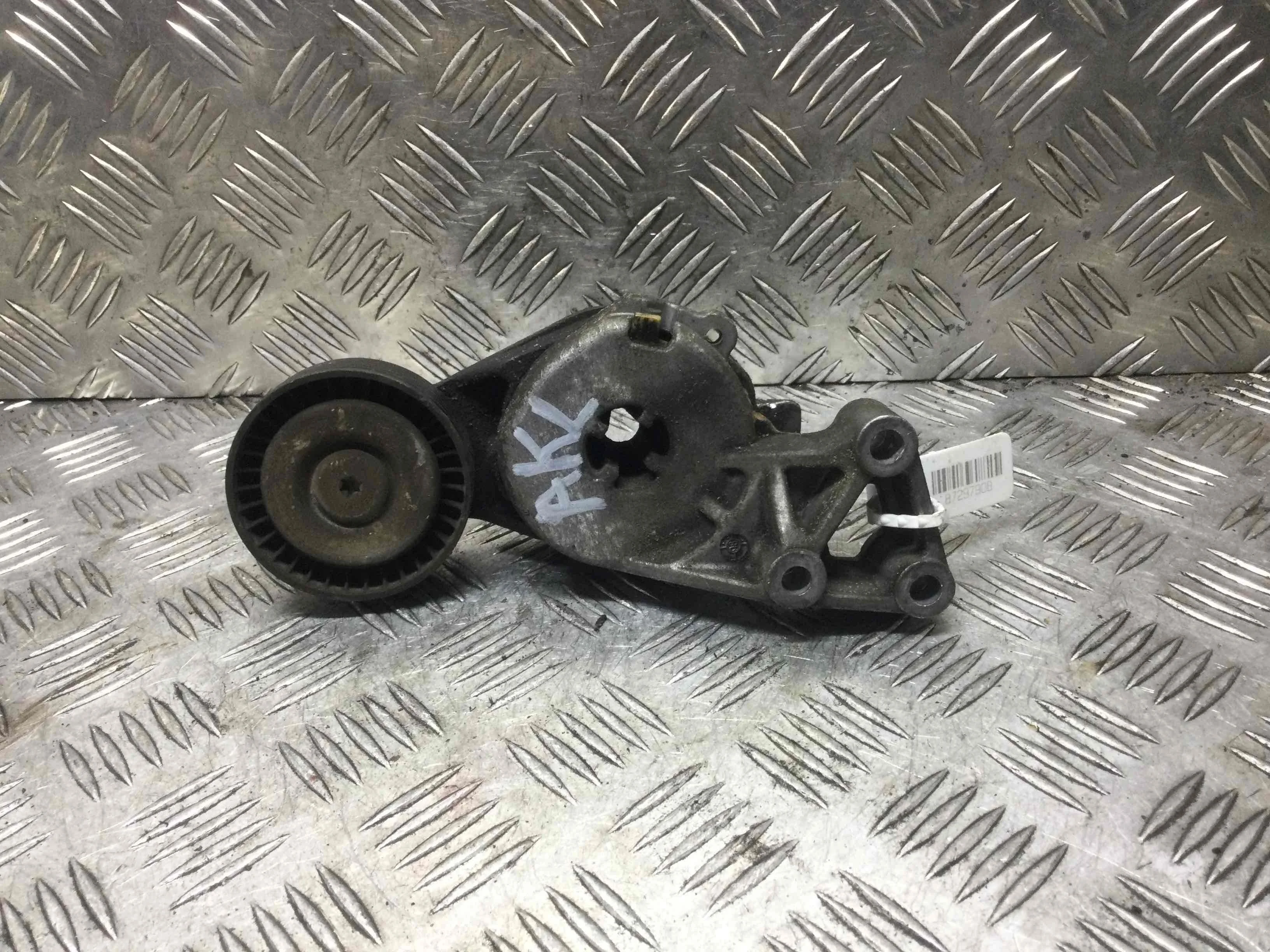 Натяжитель ремня генератора Volkswagen Golf 4 поколение (1997-2004) бензин 1.6 i Механика 3-дв, х/б