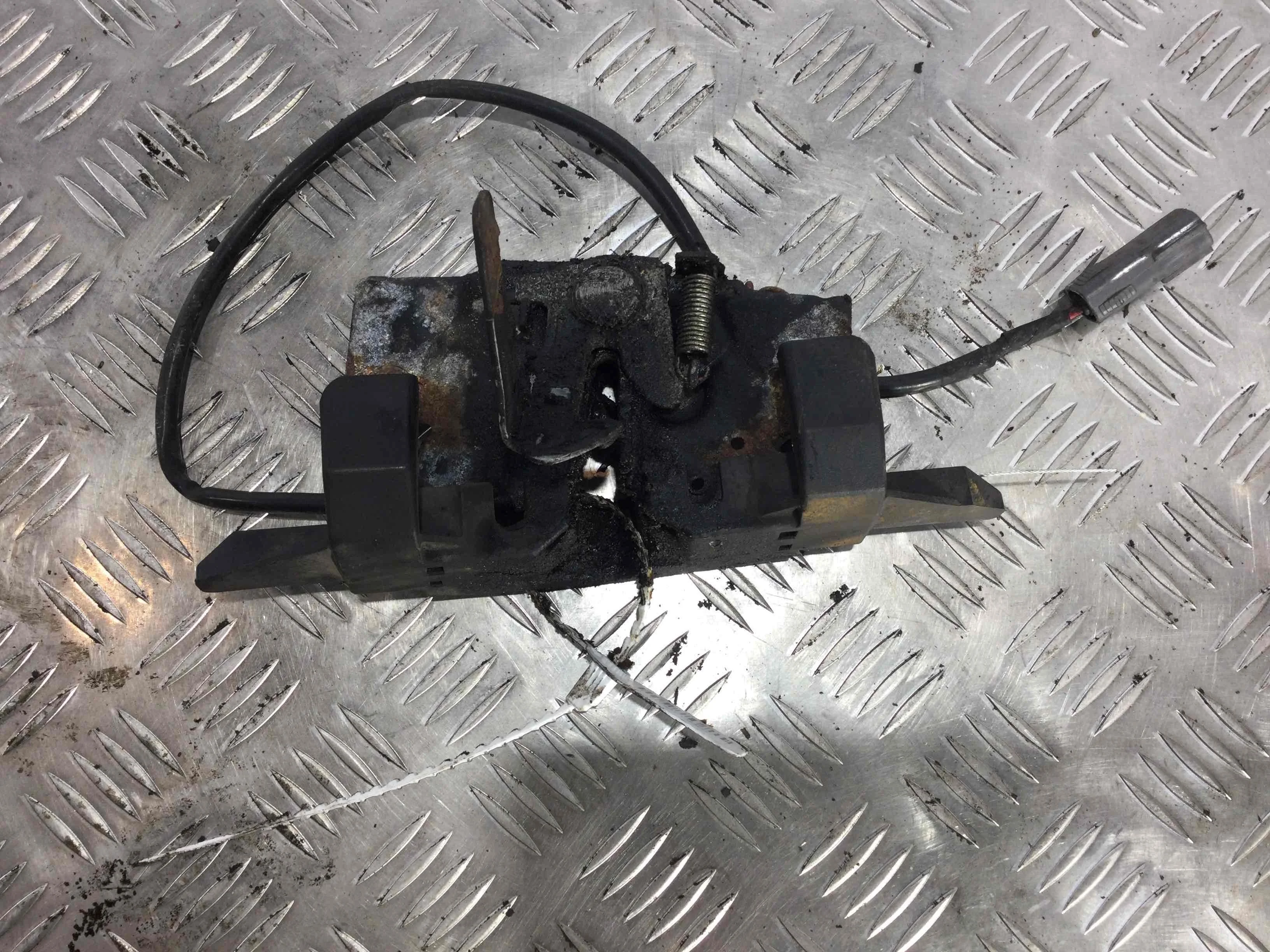 Замок капота Mazda 6 6 II (GH) 2007 - 2012 бензин 1.8 i Механика Седан