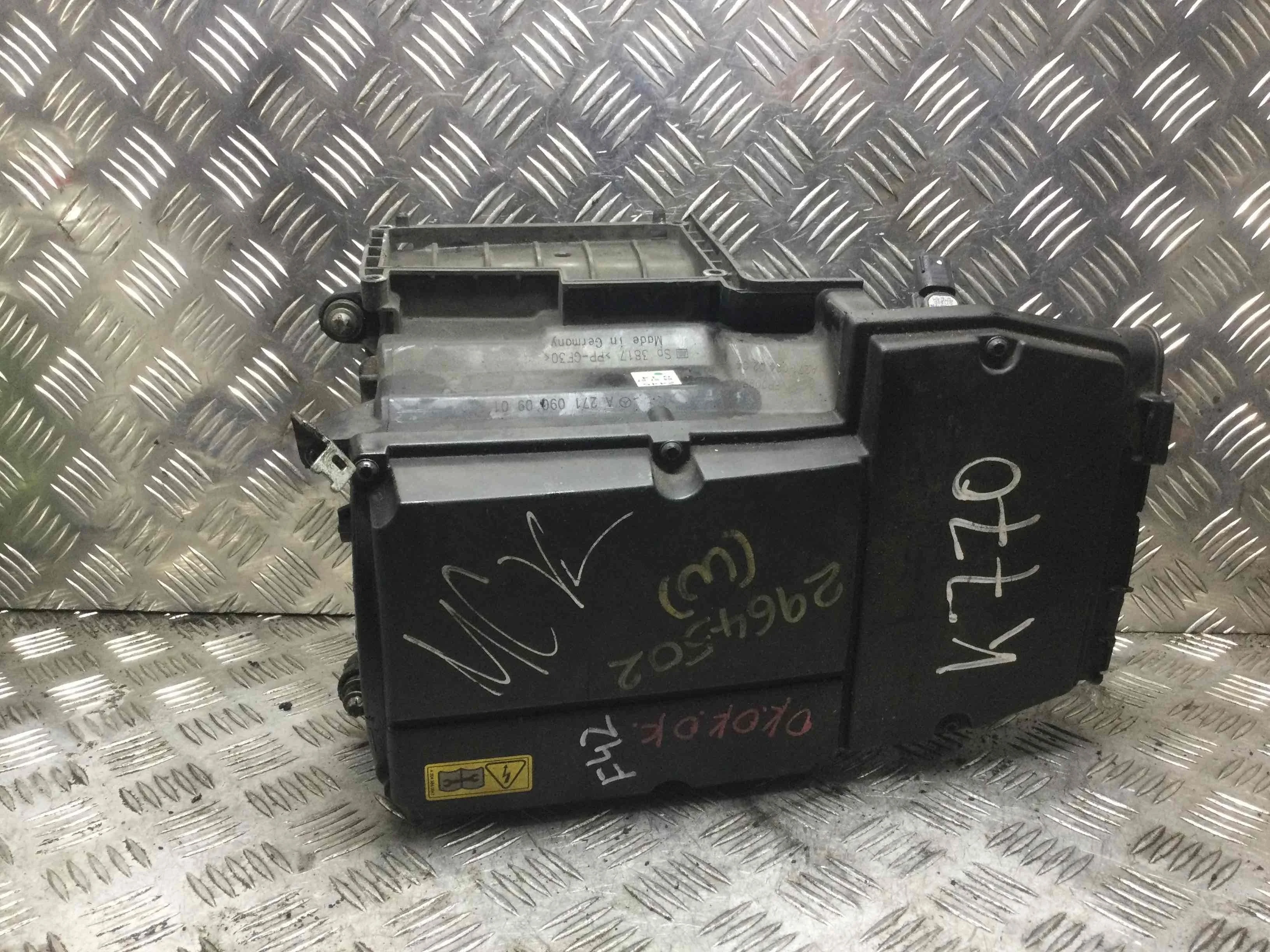 Корпус воздушного фильтра Mercedes CLK W209/A209 [рестайлинг] (2005-2010) бензин 1.8 Kompressor Автомат Купе