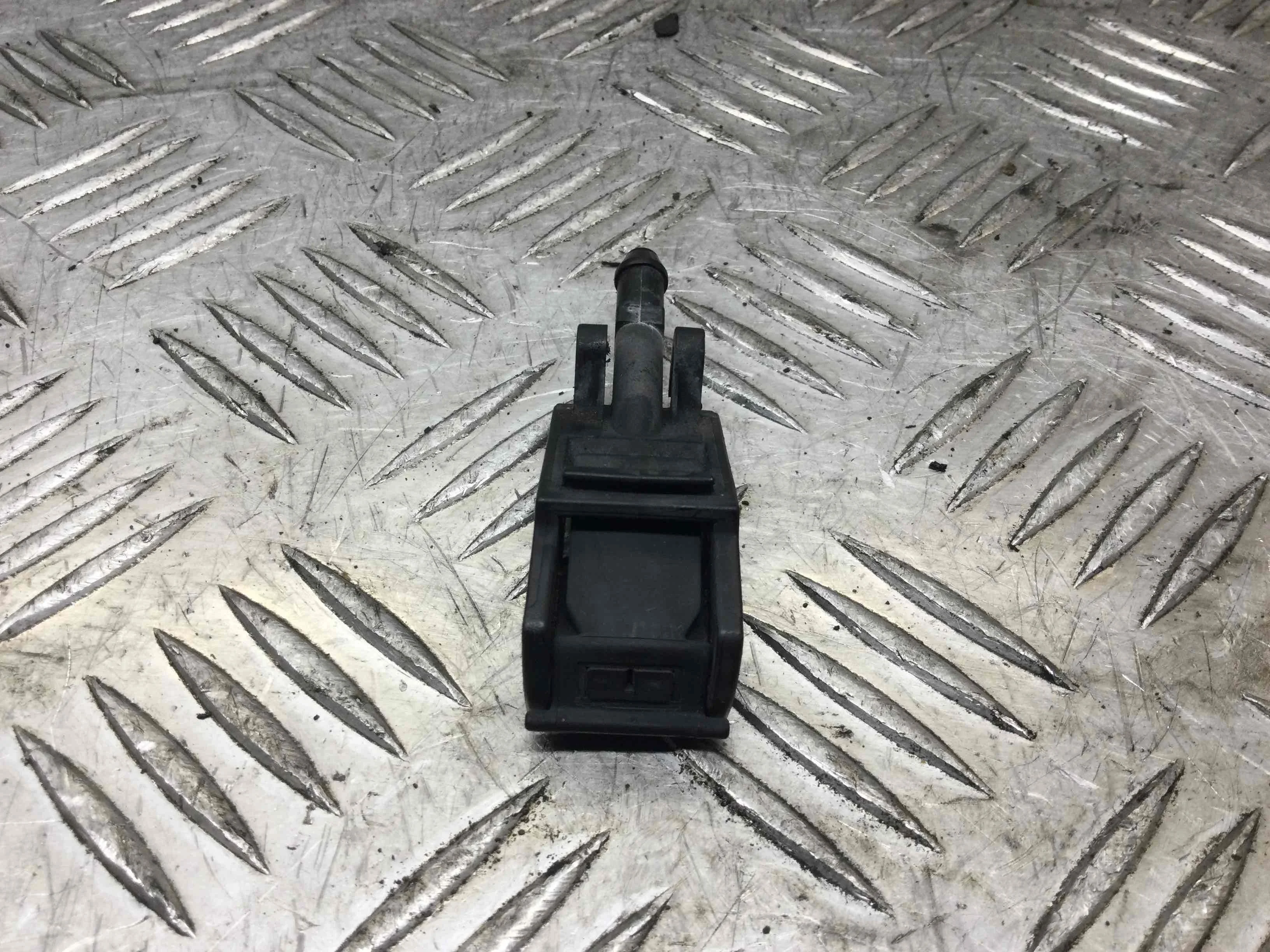 Форсунка омывателя Volkswagen Polo 4 поколение (2001-2005) бензин 1.4 i Механика Х/б