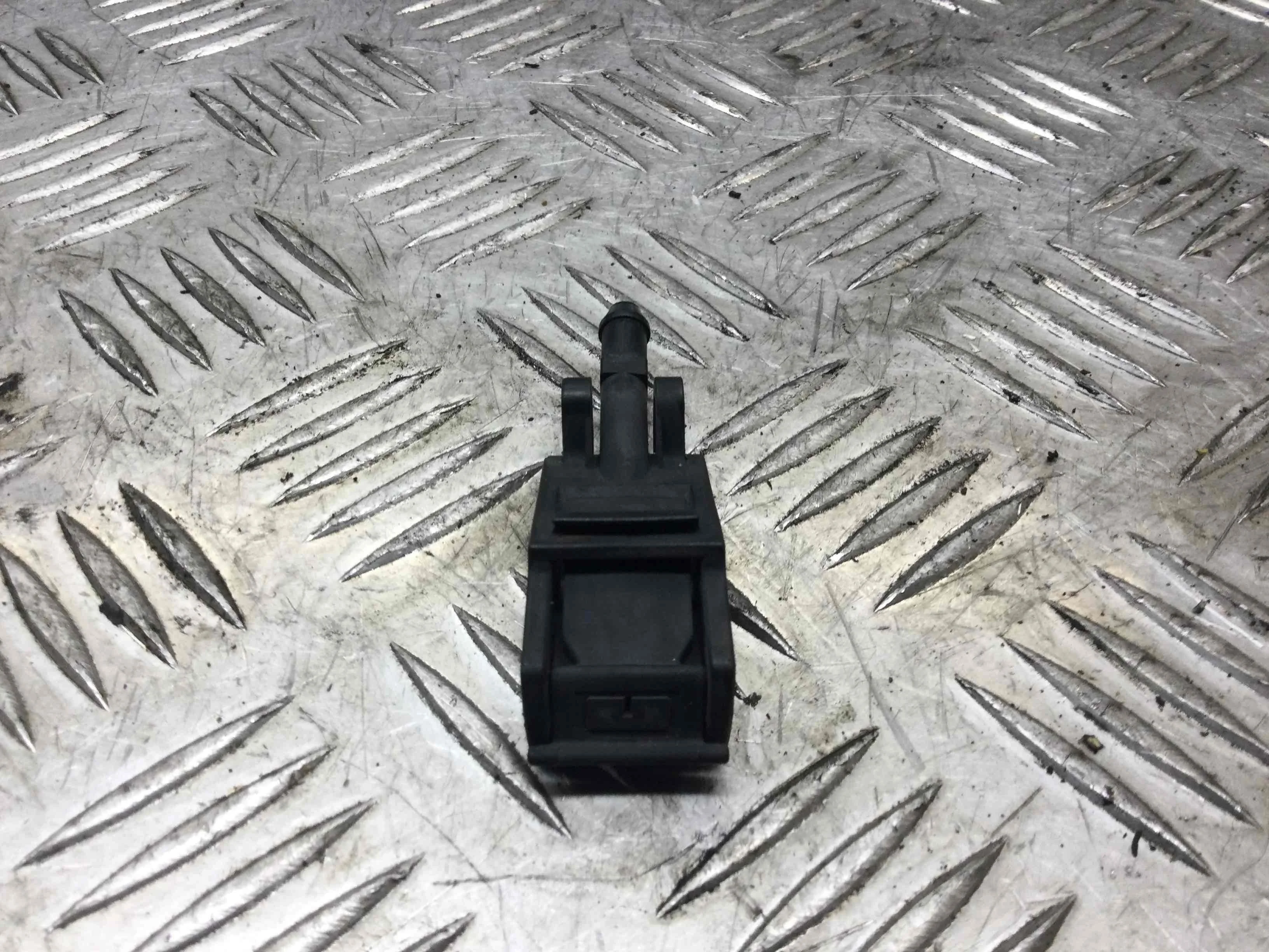 Форсунка омывателя Volkswagen Polo 4 поколение (2001-2005) бензин 1.4 i Механика Х/б