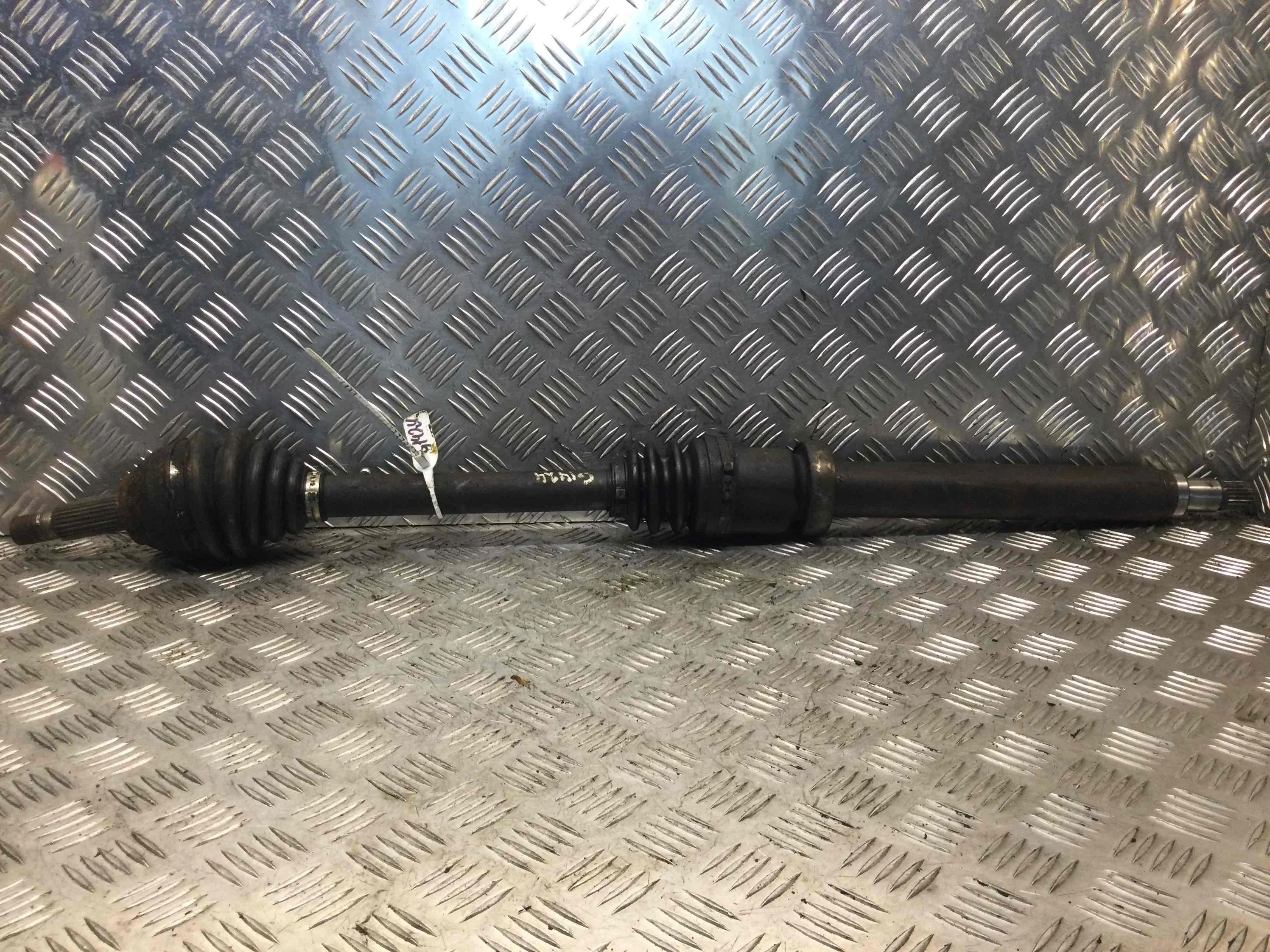 Полуось передняя правая (приводной вал, ШРУС) Ford Focus 1 поколение [рестайлинг] (2001-2005) бензин 1.6 i Механика Универсал