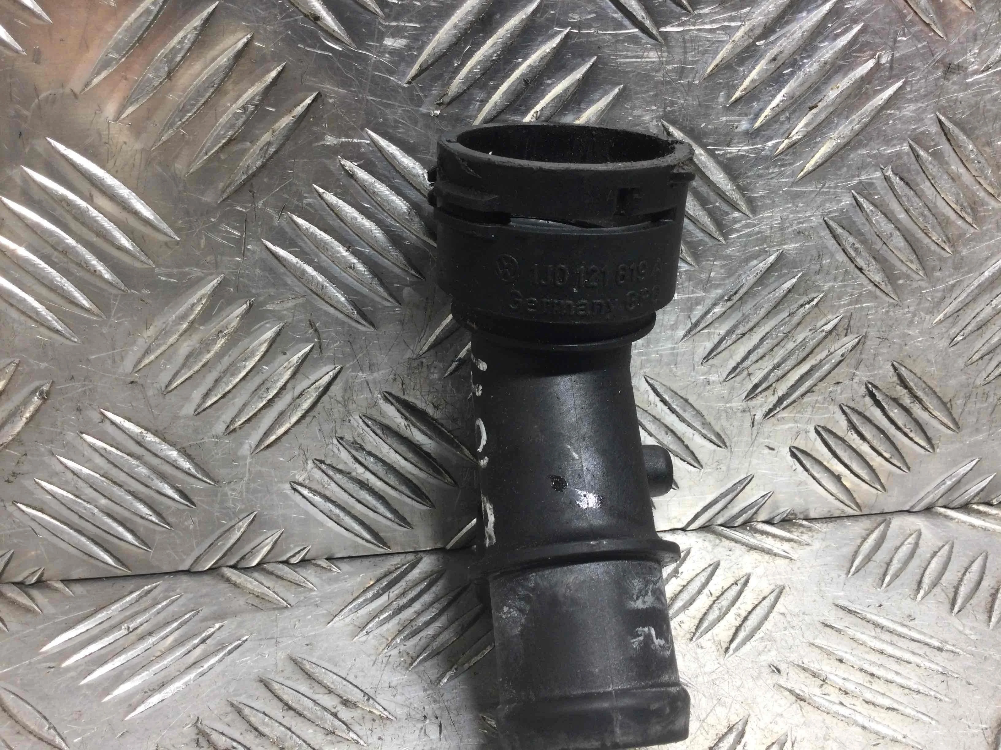 Фланец (тройник) системы охлаждения Audi A3 8L (1996-2000) бензин 1.6 i Механика Х/б