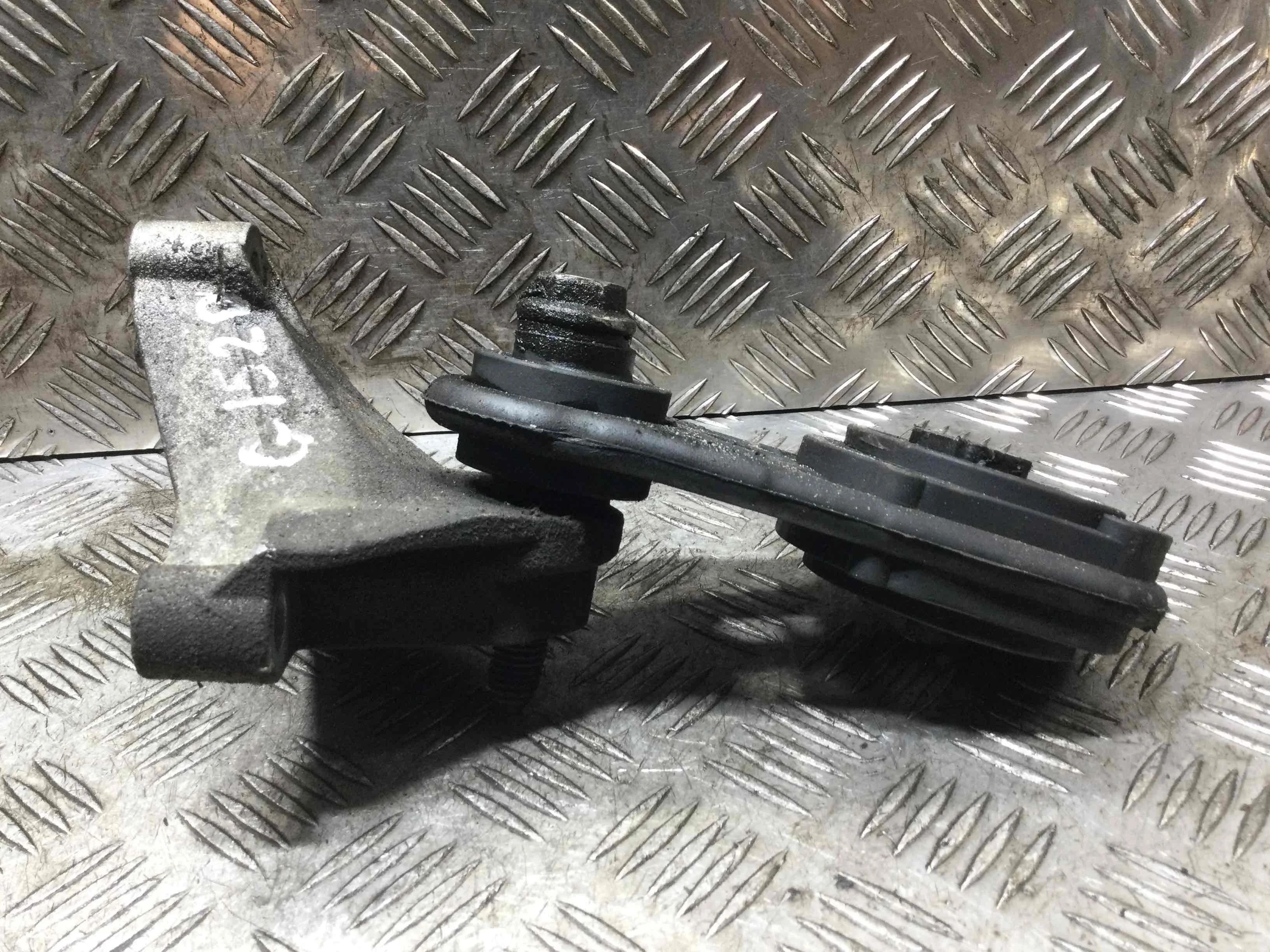 Кронштейн двигателя Renault Scenic 2 поколение (2003-2006) бензин 2.0 i Механика Минивэн