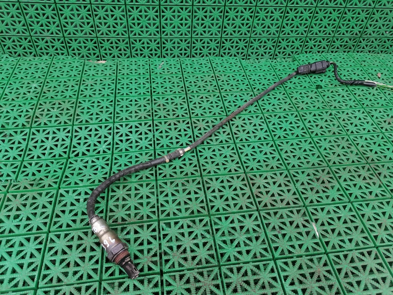 Датчик кислородный (Лямбда-зонд) 5ти контак AUDI A3, SKODA 1Z, VOLKSWAGEN CBZ 2005- перед чёрный б/у A3(2004-2013);OCTAVIA 1Z(2004-2012);GOLF 5(2004-2009);PASSAT B6(2005-2010)