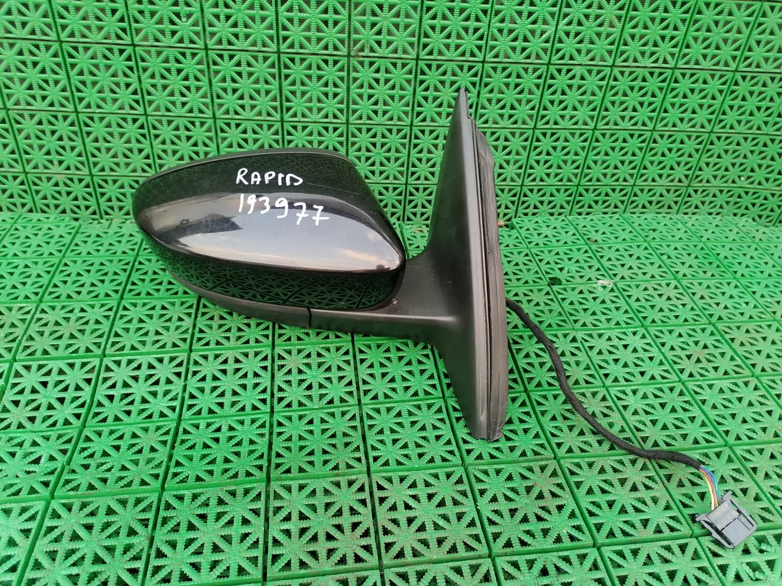 Зеркало SKODA RAPID 2013- электрическое правое 5 контактов чёрное б/у RAPID(2013-