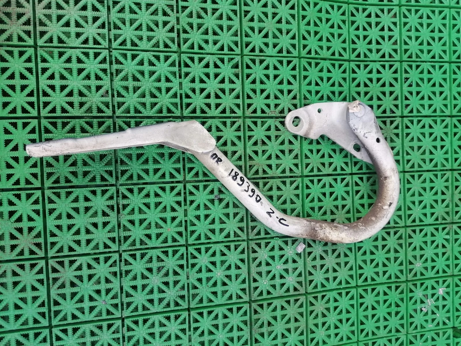 Петля капота OPEL ZAFIRA C 2013- правая белая б/у ZAFIRA C(2013-2019)