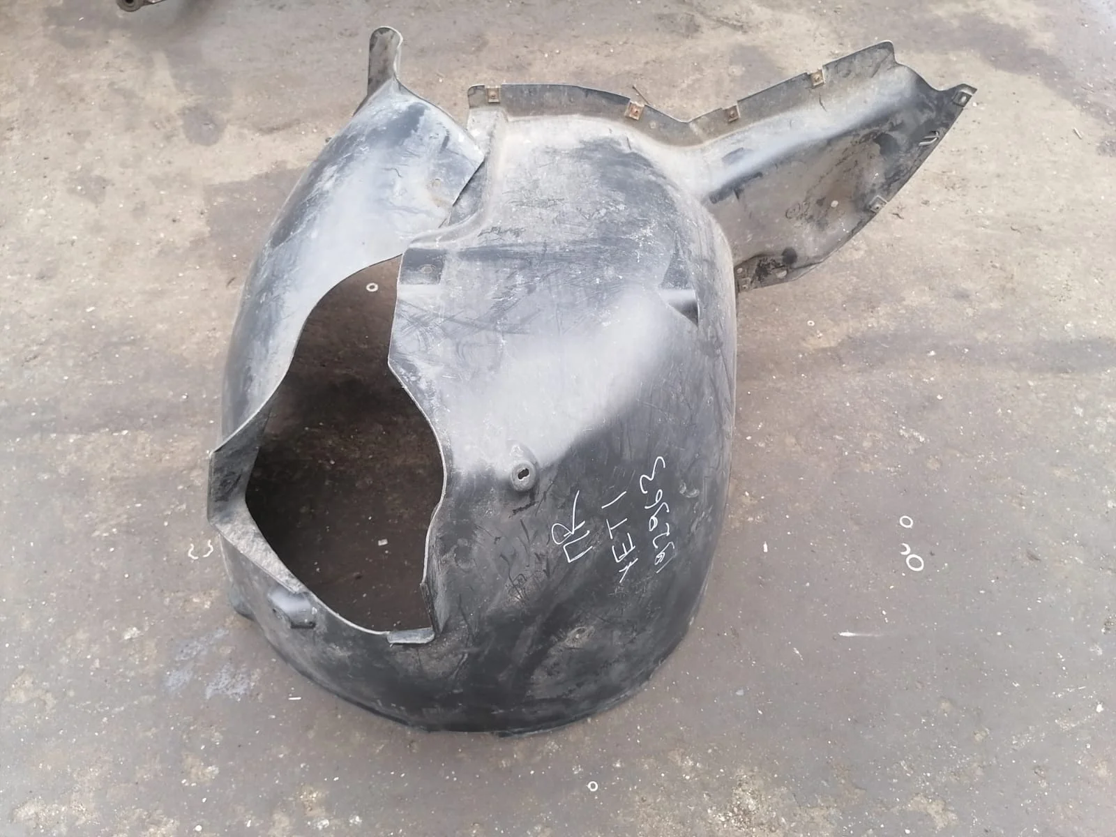 Подкрылок, локер SKODA YETI 2010- передний правый б/у YETI(2010-