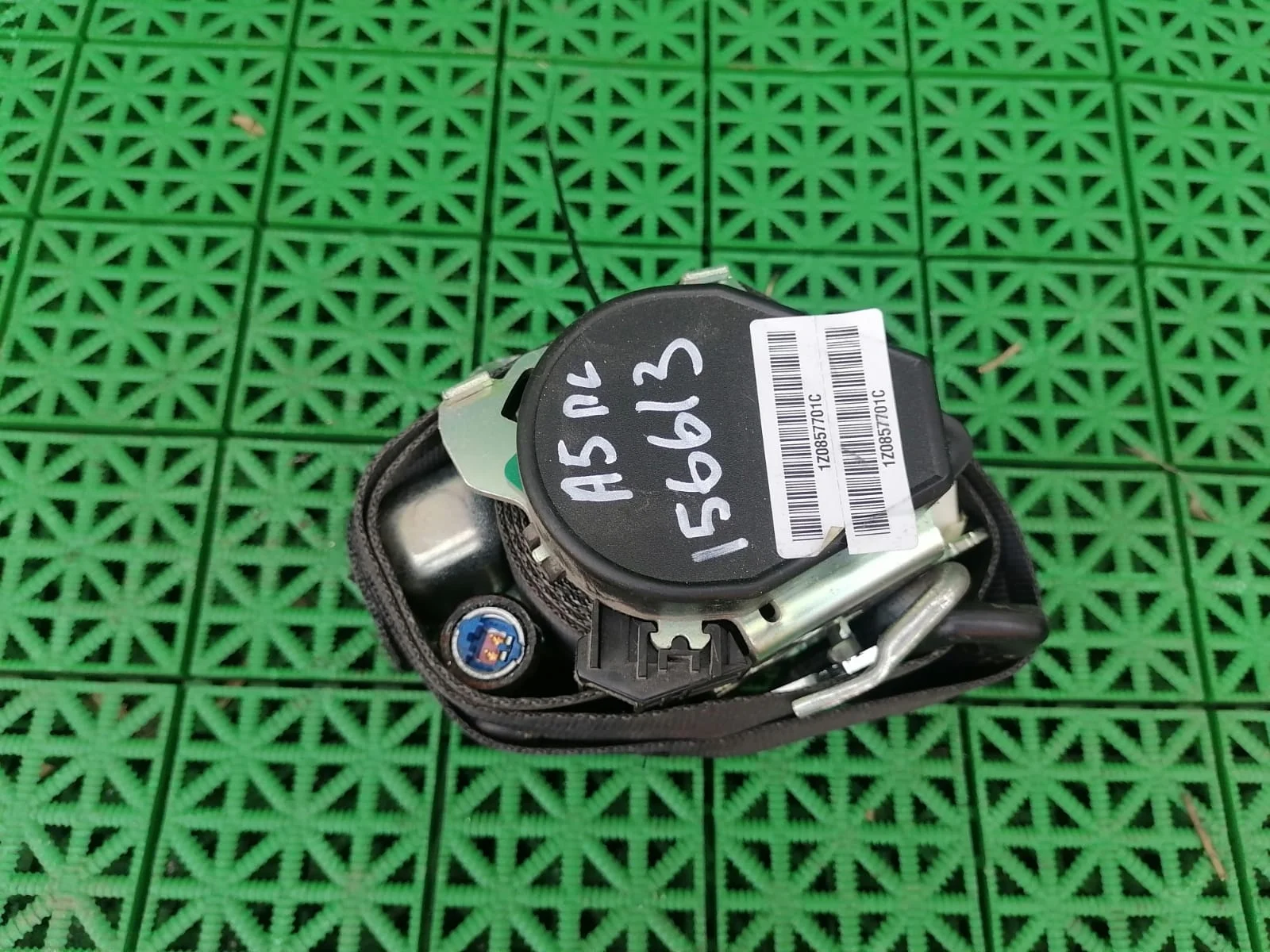 Ремень безопасности SKODA OCTAVIA 1Z 2004- передний левый (с пиропатроном) б/у OCTAVIA 1Z(2004-2012)