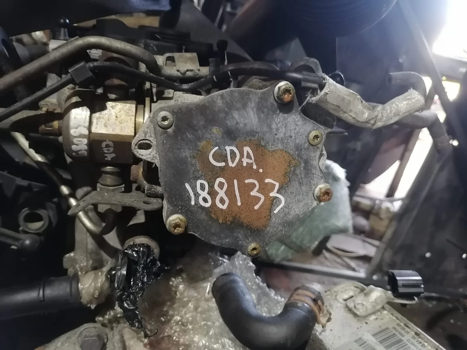 Тандемный насос вакуумный тормозной системы AUDI A4 8K, A6 4F, SKODA OCTAVIA 1Z, VOLKSWAGEN GOLF 5/5+/6, JETTA 5/6, PASSAT B6/B7/CC CDAA 1,8/2,0 2008- б/у A3(2004-2013);OCTAVIA 1Z(2004-2012);GOLF 5(2004-2009);JETTA 6(2011-);PASSAT B6(2005-2010)