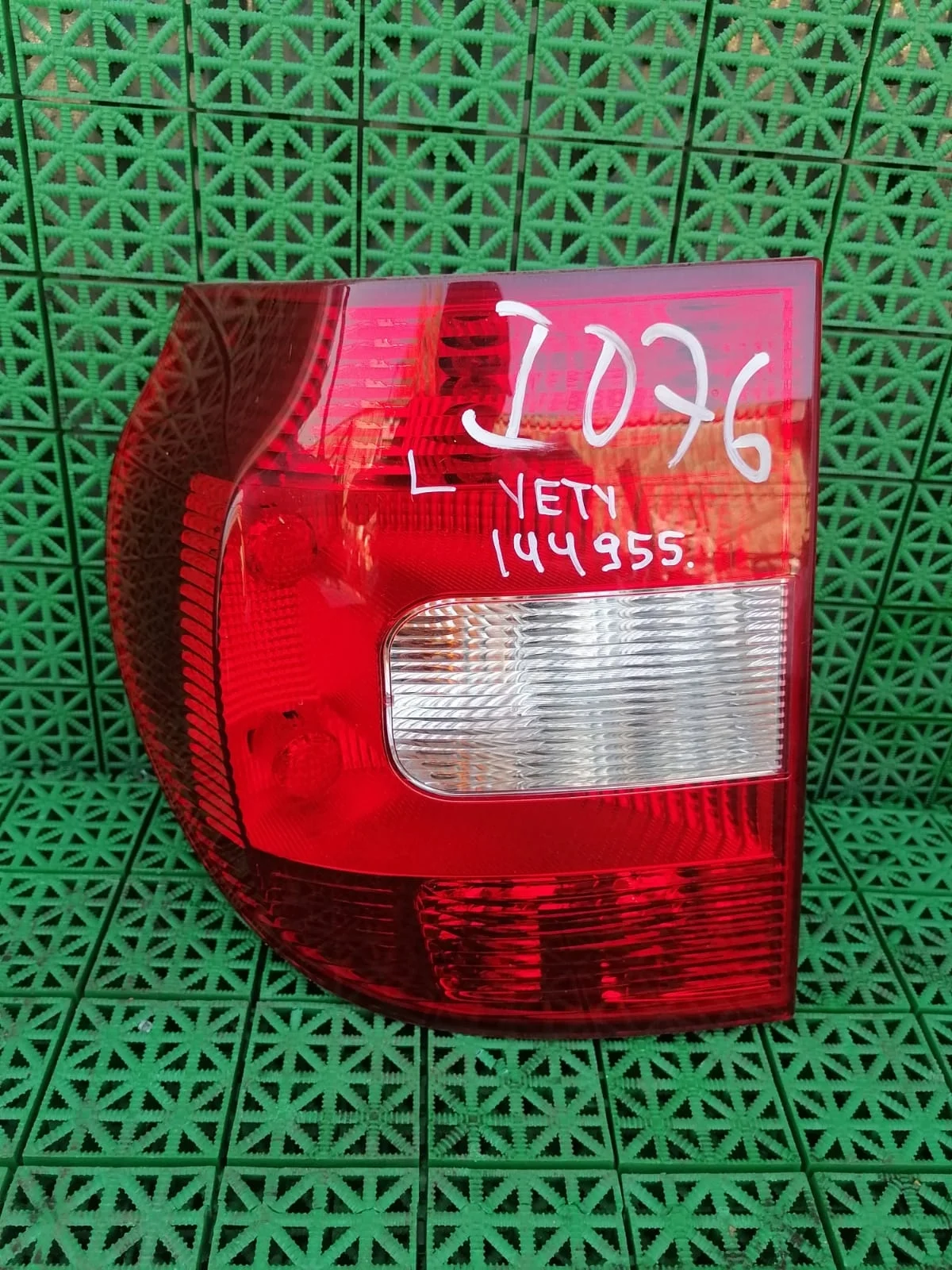 Фонарь SKODA YETI 2010- левый б/у YETI(2010-