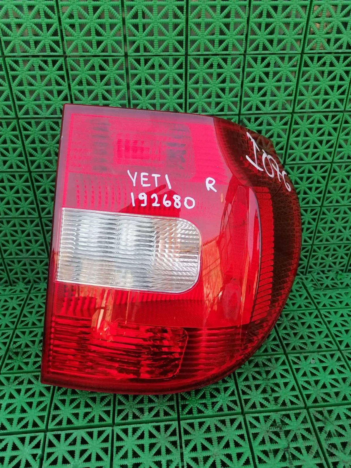 Фонарь SKODA YETI 2010- правый б/у YETI(2010-