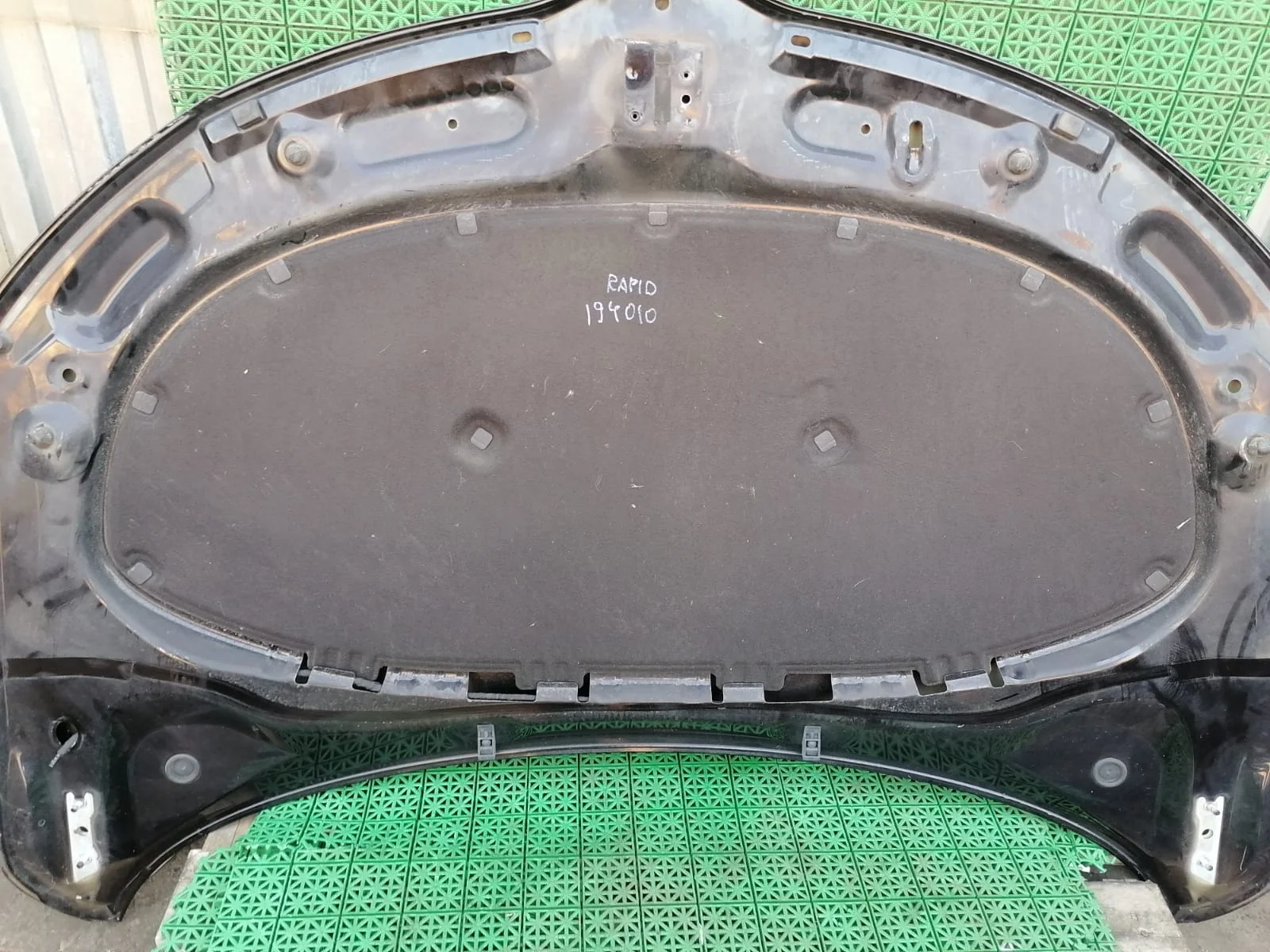 Шумоизоляция капота SKODA RAPID 2013- б/у RAPID(2013-