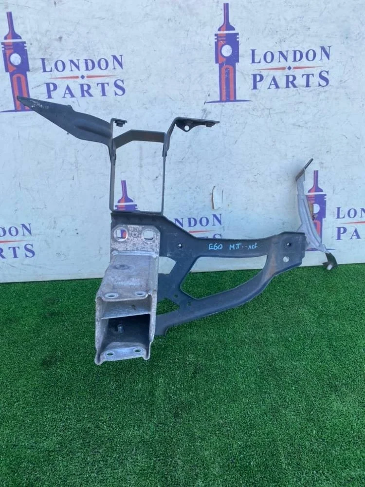 Кронштейн крепления фары BMW E60