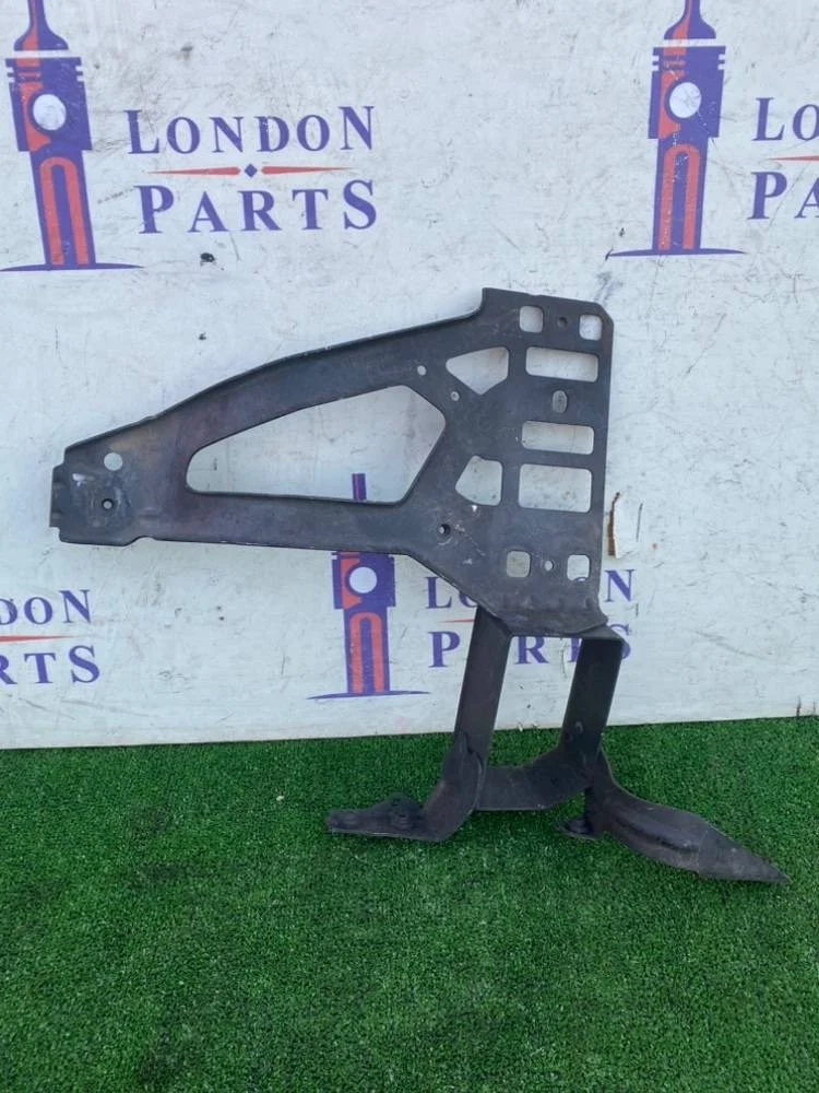 Кронштейн крепления фары BMW E60