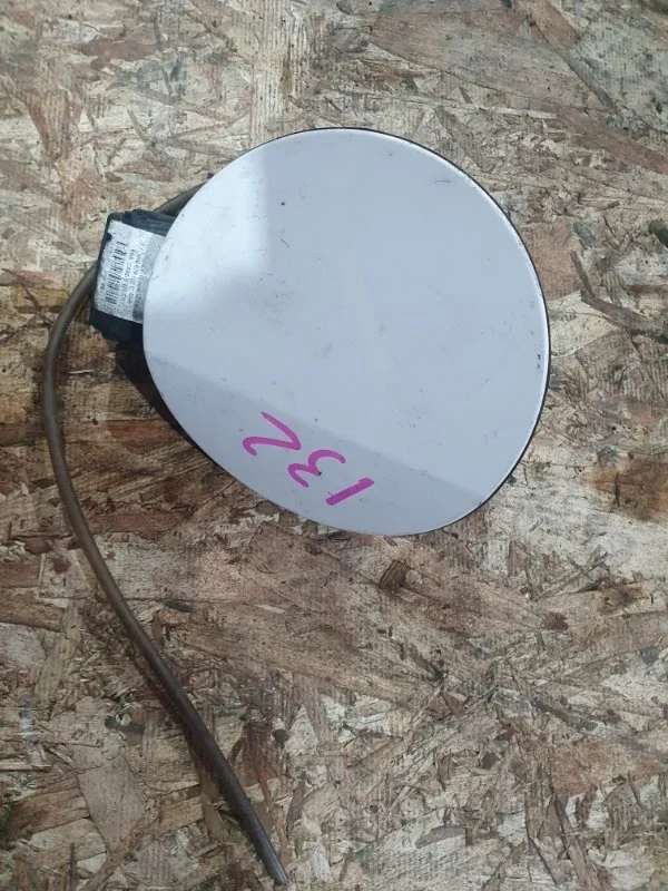 Лючок бензобака Volkswagen Tiguan 2007-2011 5N