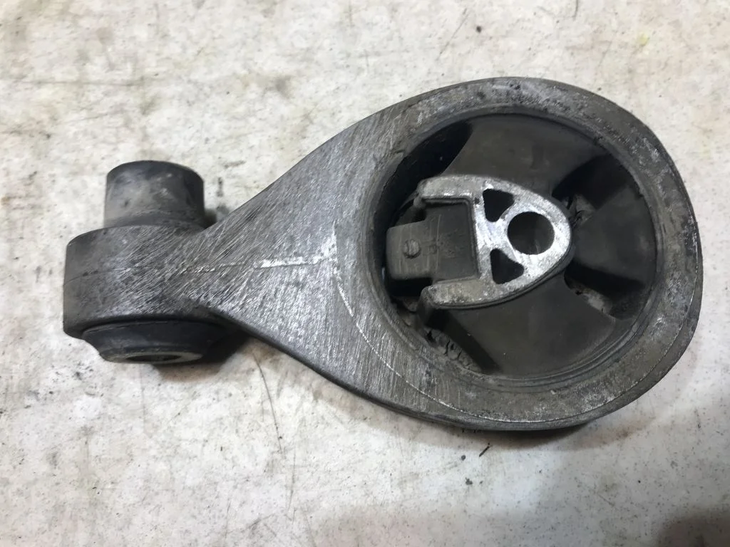 Опора двигателя Nissan Qashqai J10