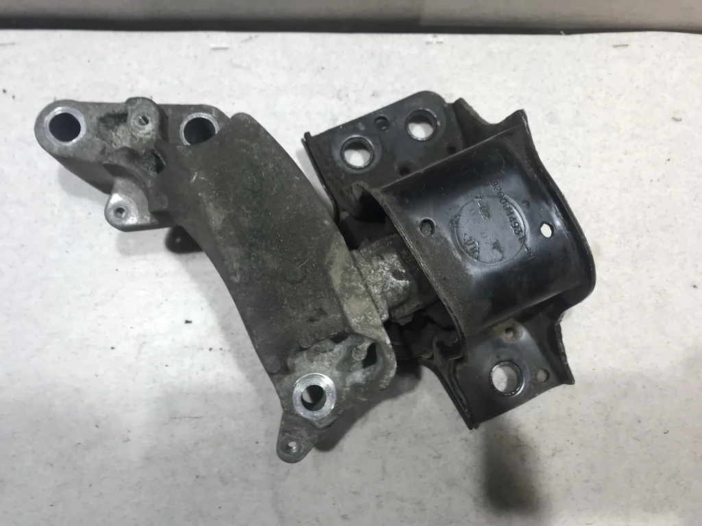 Опора двигателя Nissan Qashqai J10