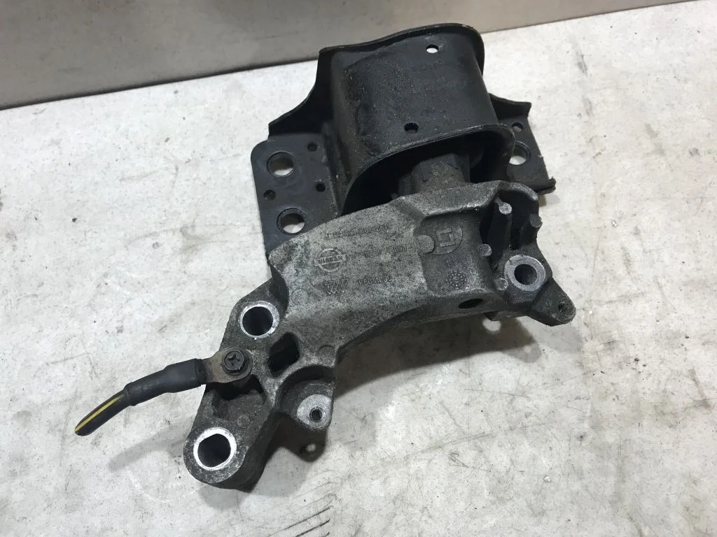 Опора двигателя Nissan Qashqai J10