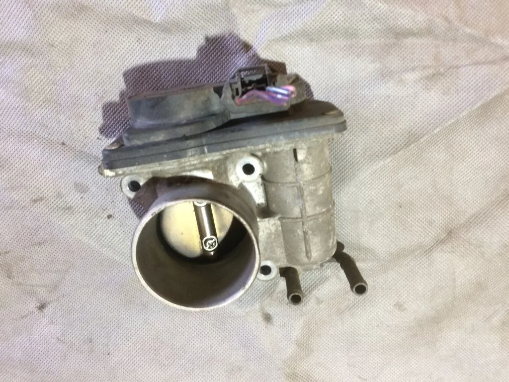 Заслонка дроссельная Nissan Qashqai J10