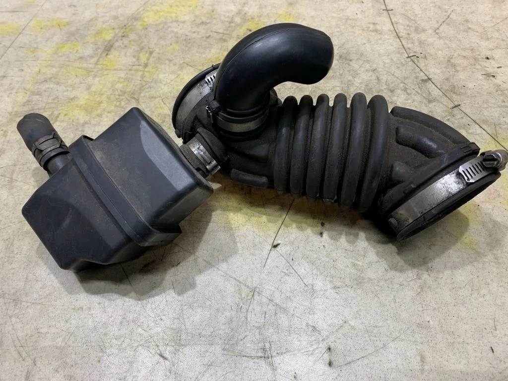 Патрубок фильтра Nissan Qashqai J10 2.0