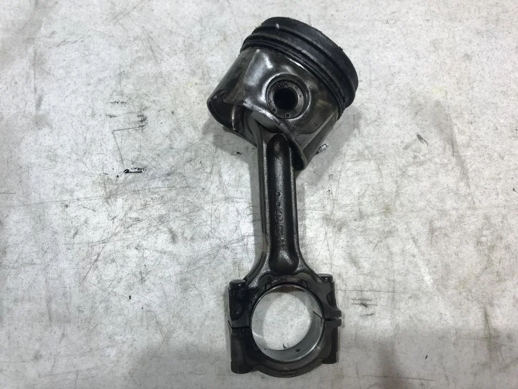 Поршень с шатуном Nissan Pathfinder R51 YD25 174 л.с.